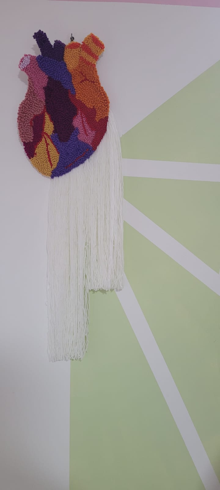 Decoração de parede coração colorido