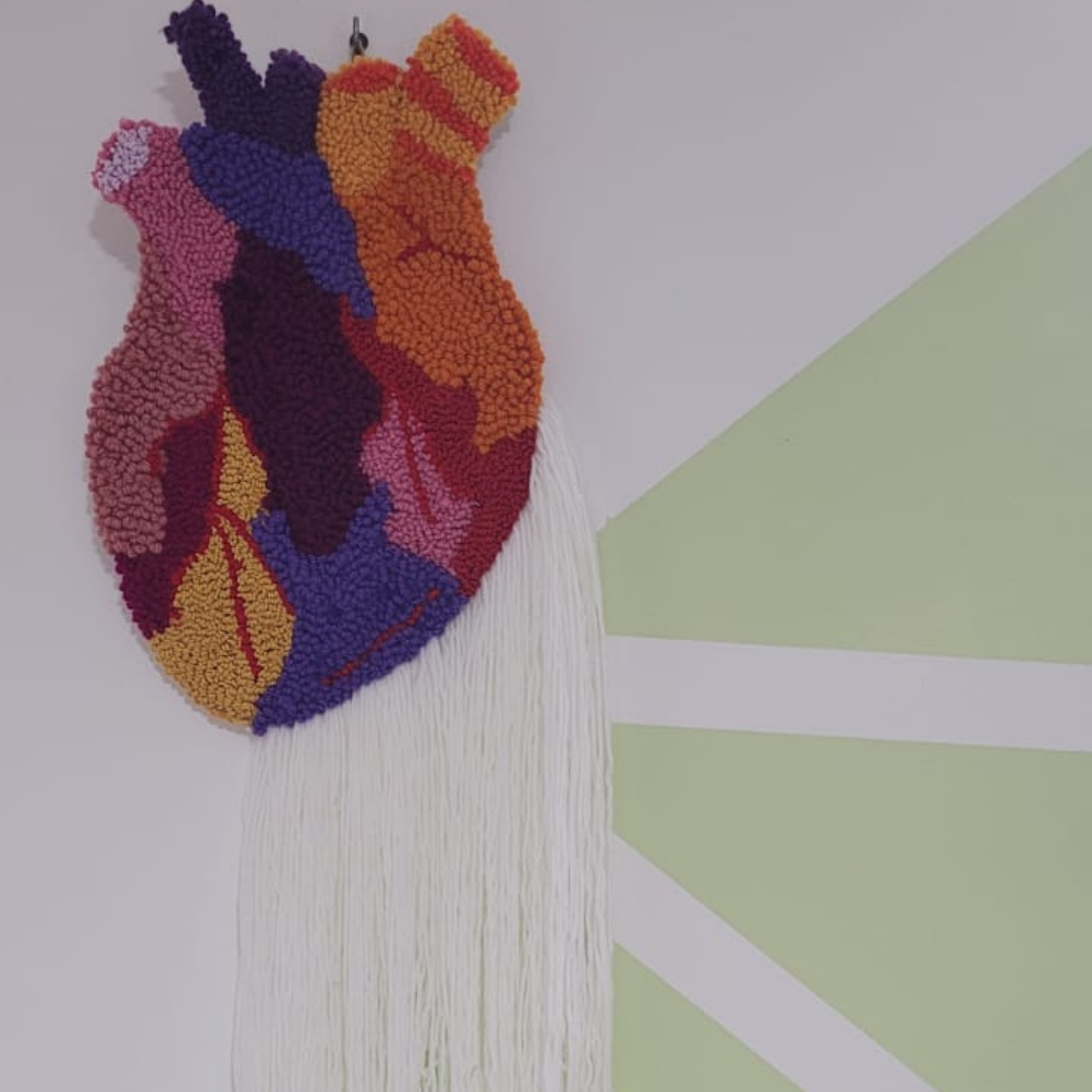 Decoração de parede coração colorido