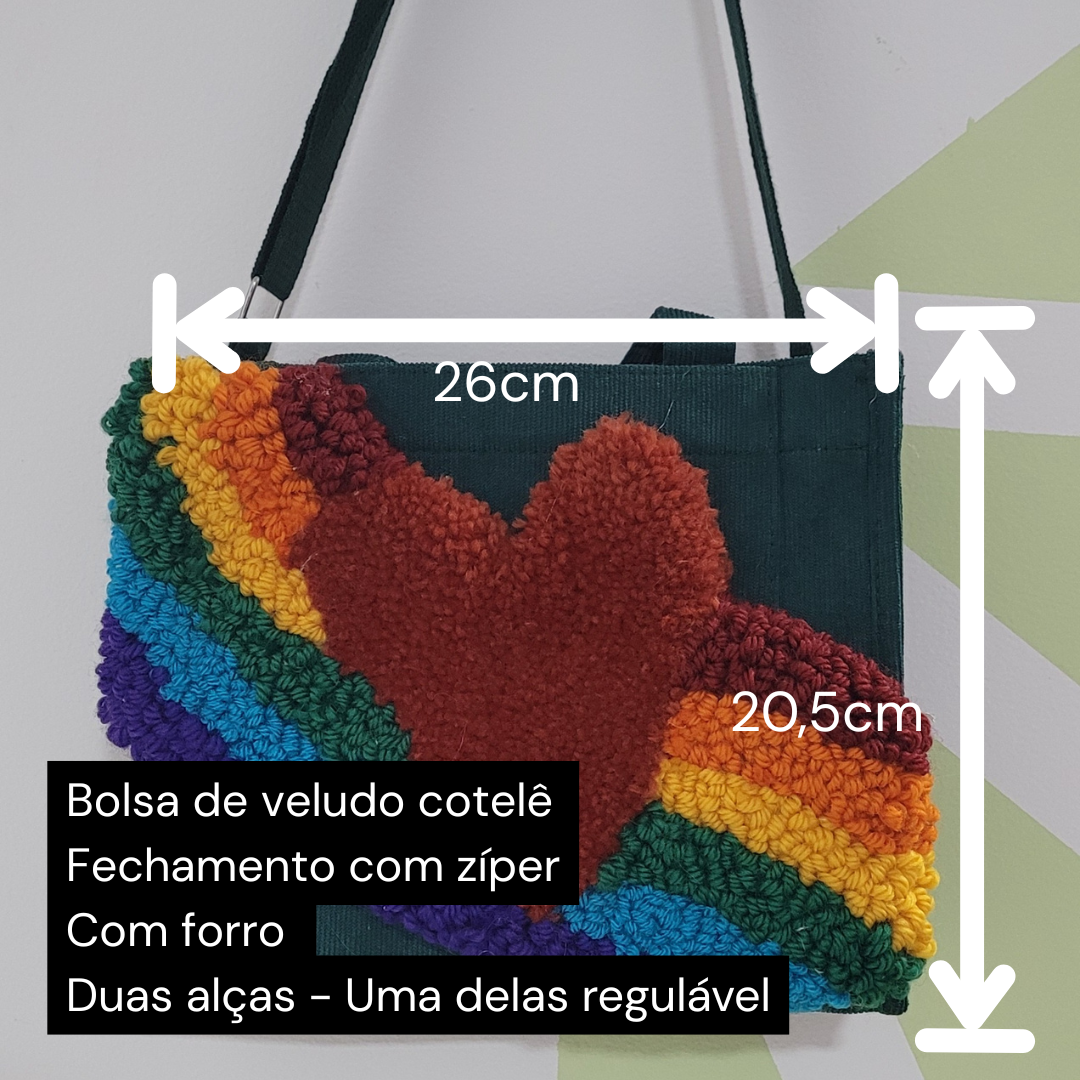 Bolsa artesanal com coração colorido