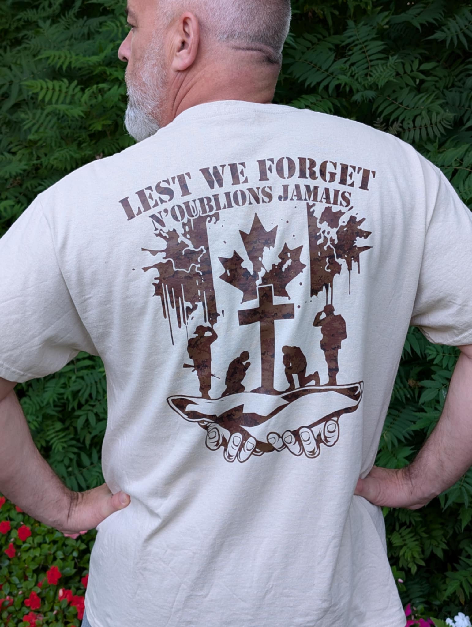 T-Shirt Commémoratif – Lest We Forget / N’oublions Jamais