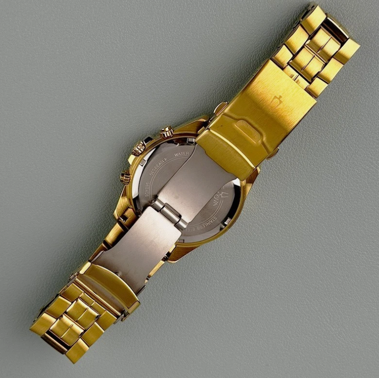 Bulova Marine Star–Dorado/Negro 41.5mm 