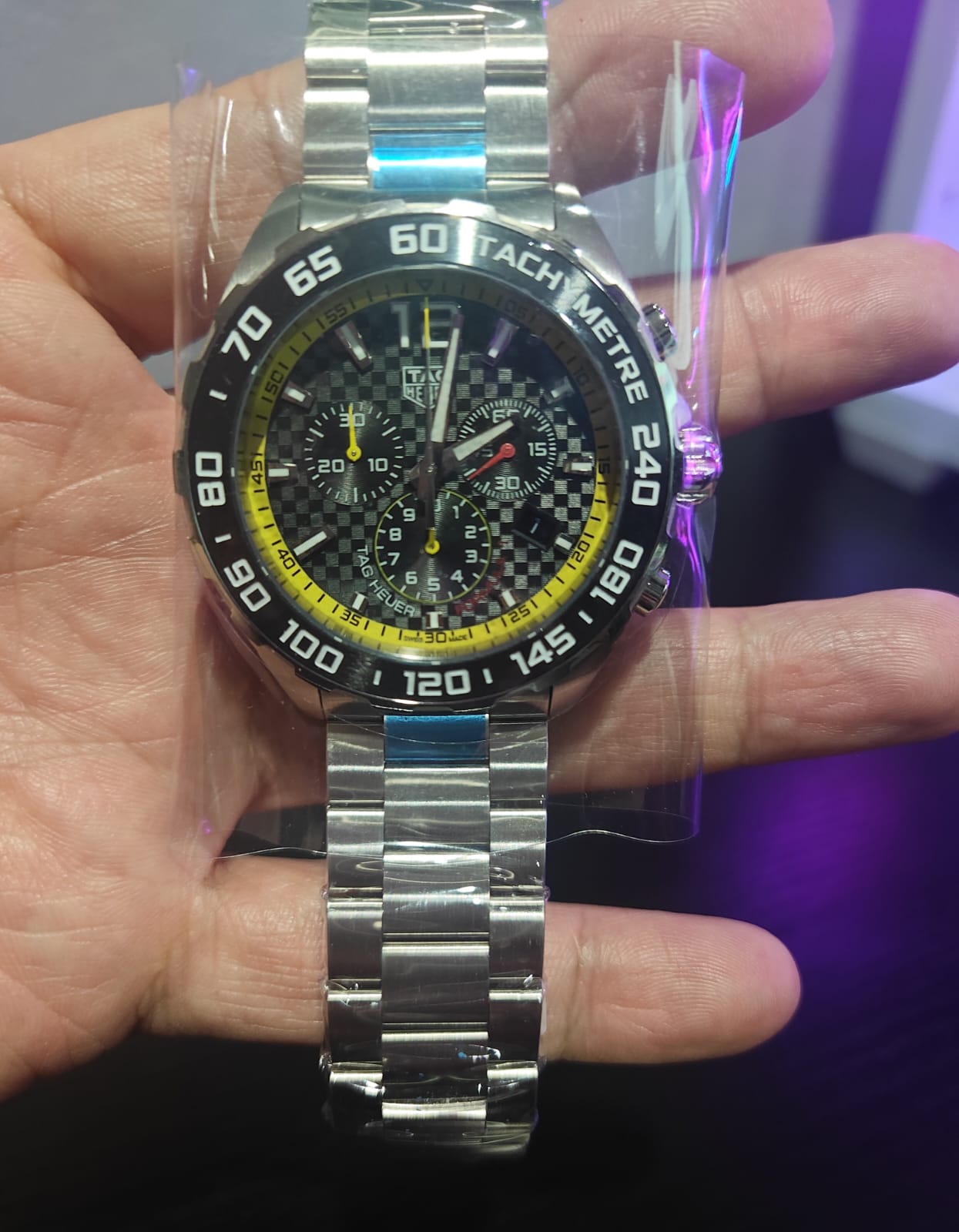 ⌚ TAG Heuer Formula 1 Carbon Style & Yellow Accents