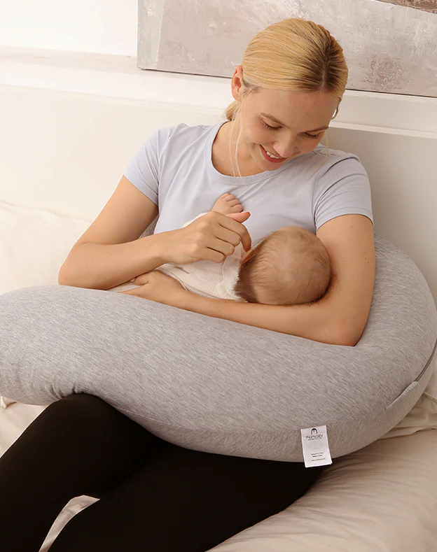 Almohada de Maternidad Ergonómica Momcozy en Forma de J para Soporte de Cuerpo Completo