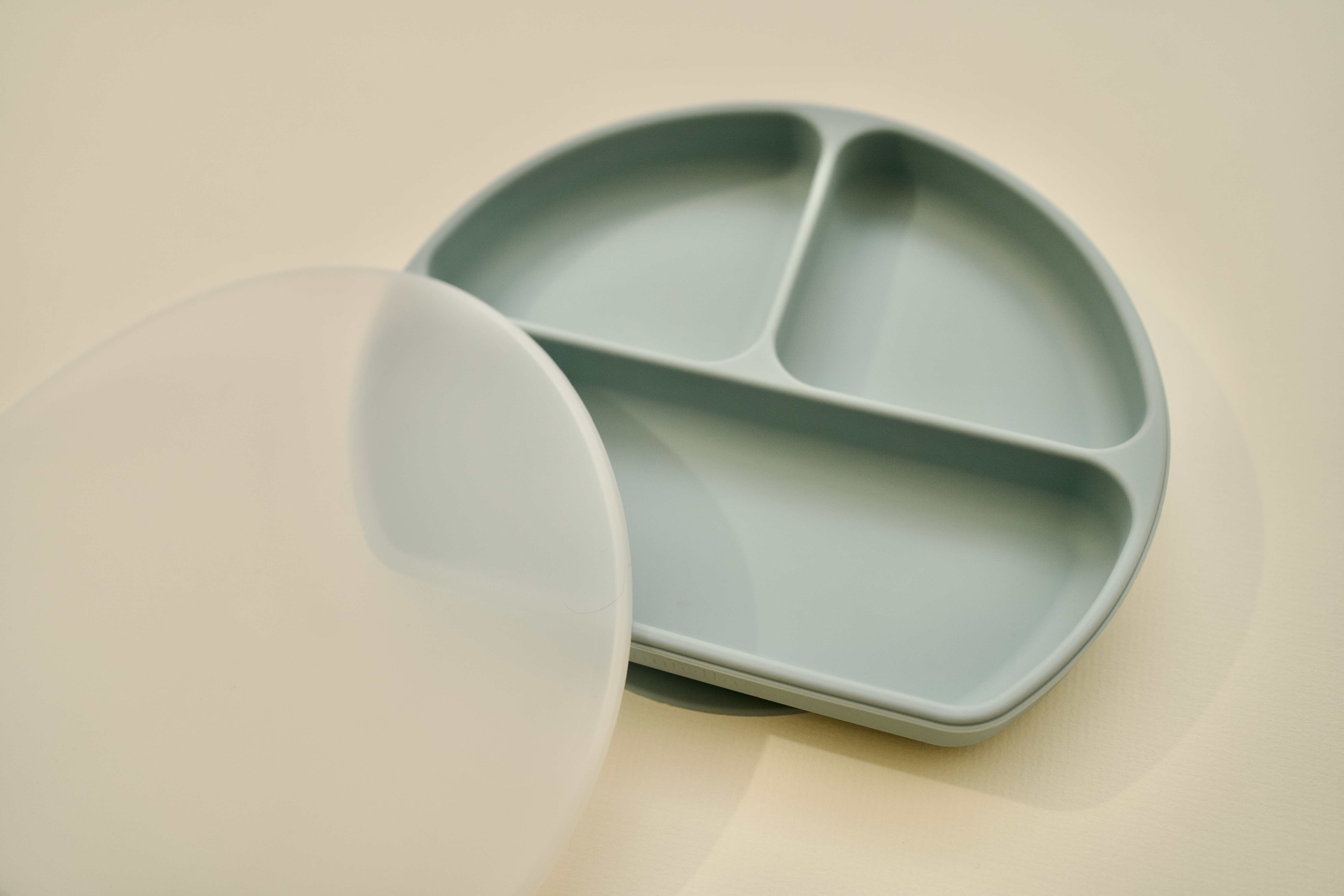 Silicone Plates with Lids – Durable, Leak-Proof & Kid-Friendly