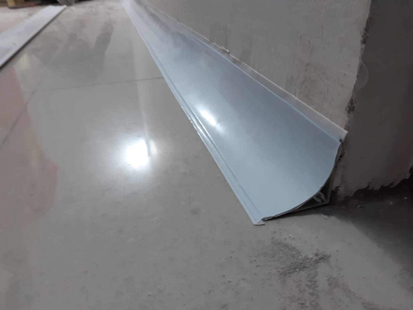Perfil sanitario curvo de PVC