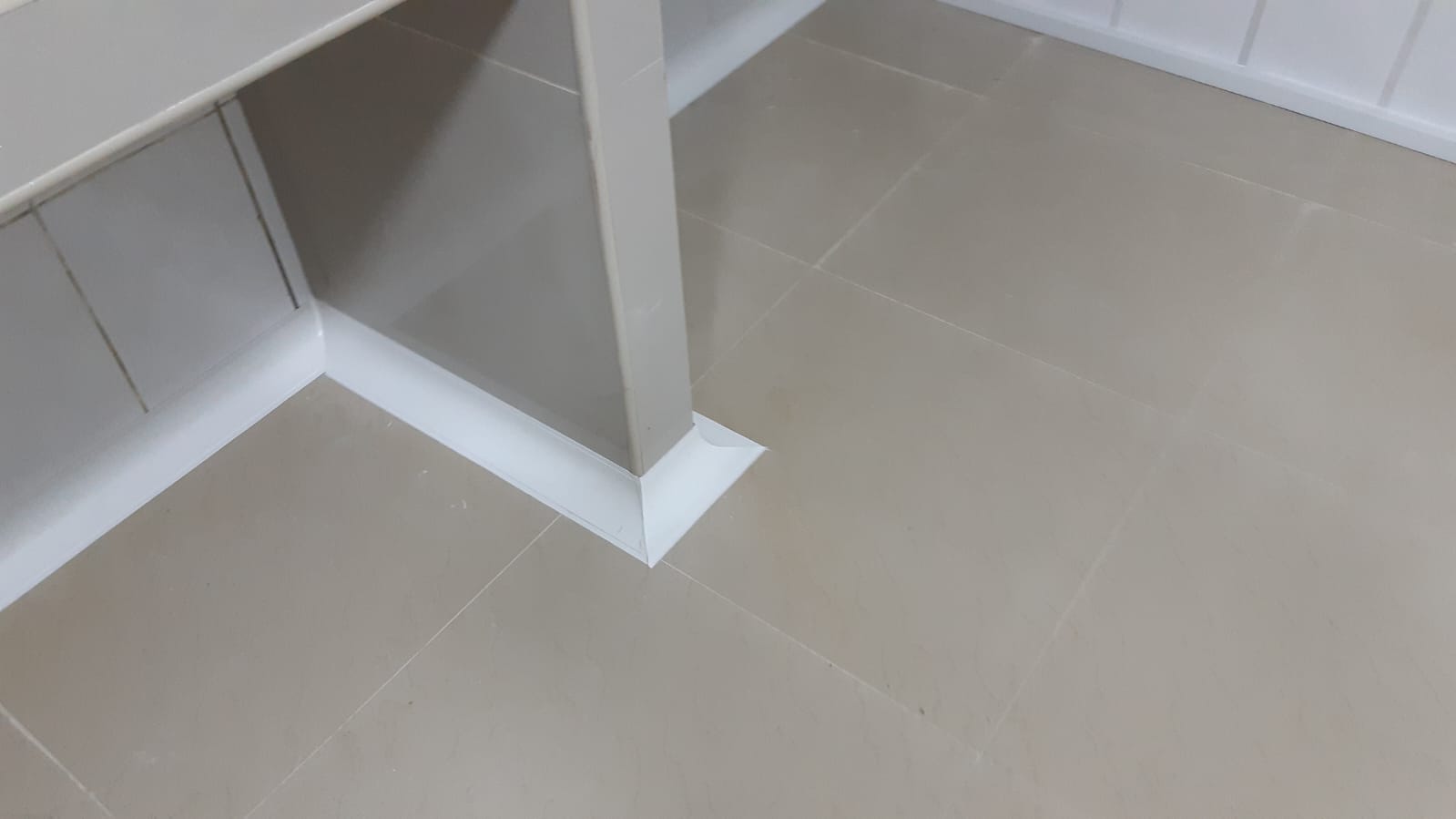 Esquinero externo para perfil sanitario