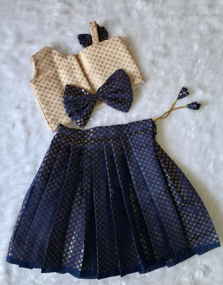 BANARAS - CREAM WITH DARK BLUE