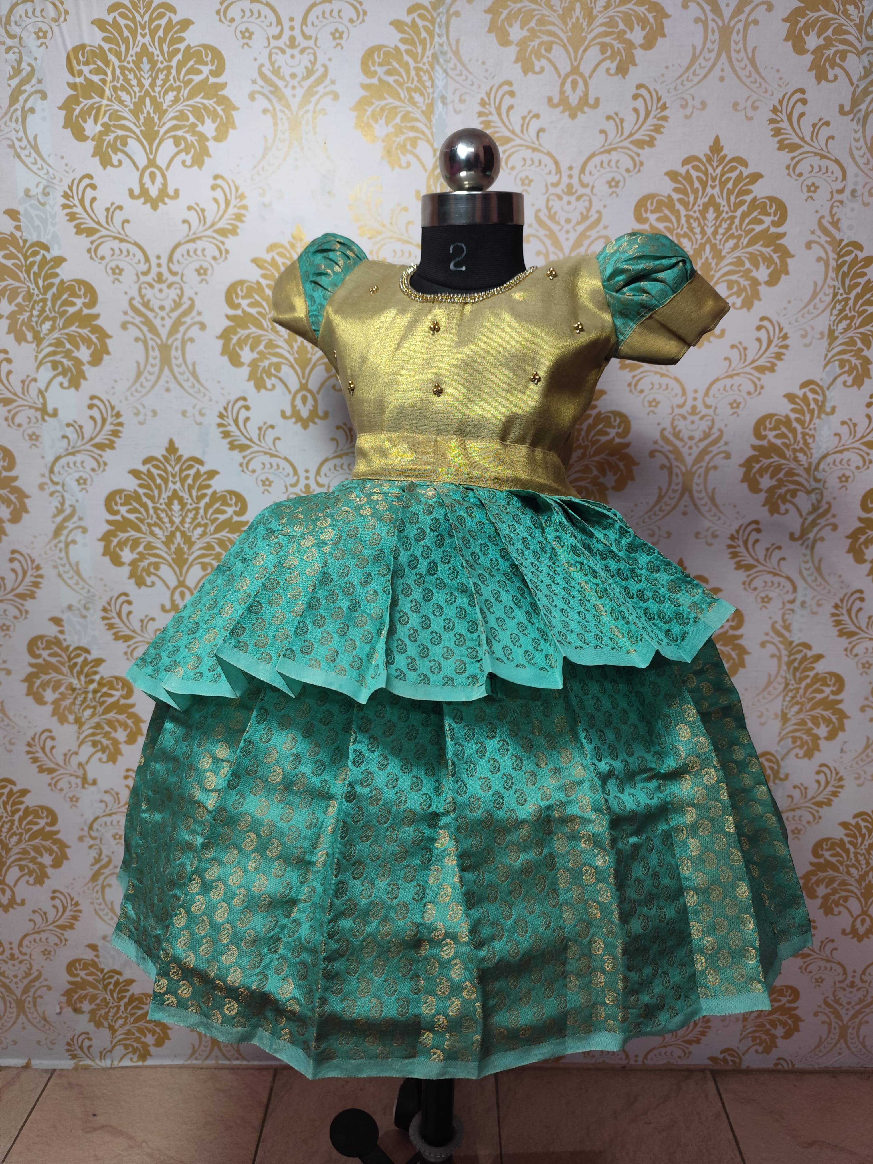 SARA-GREEN WITH GOLDEN