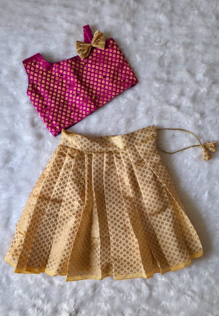BANARAS - DARK PINK WITH CREAM
