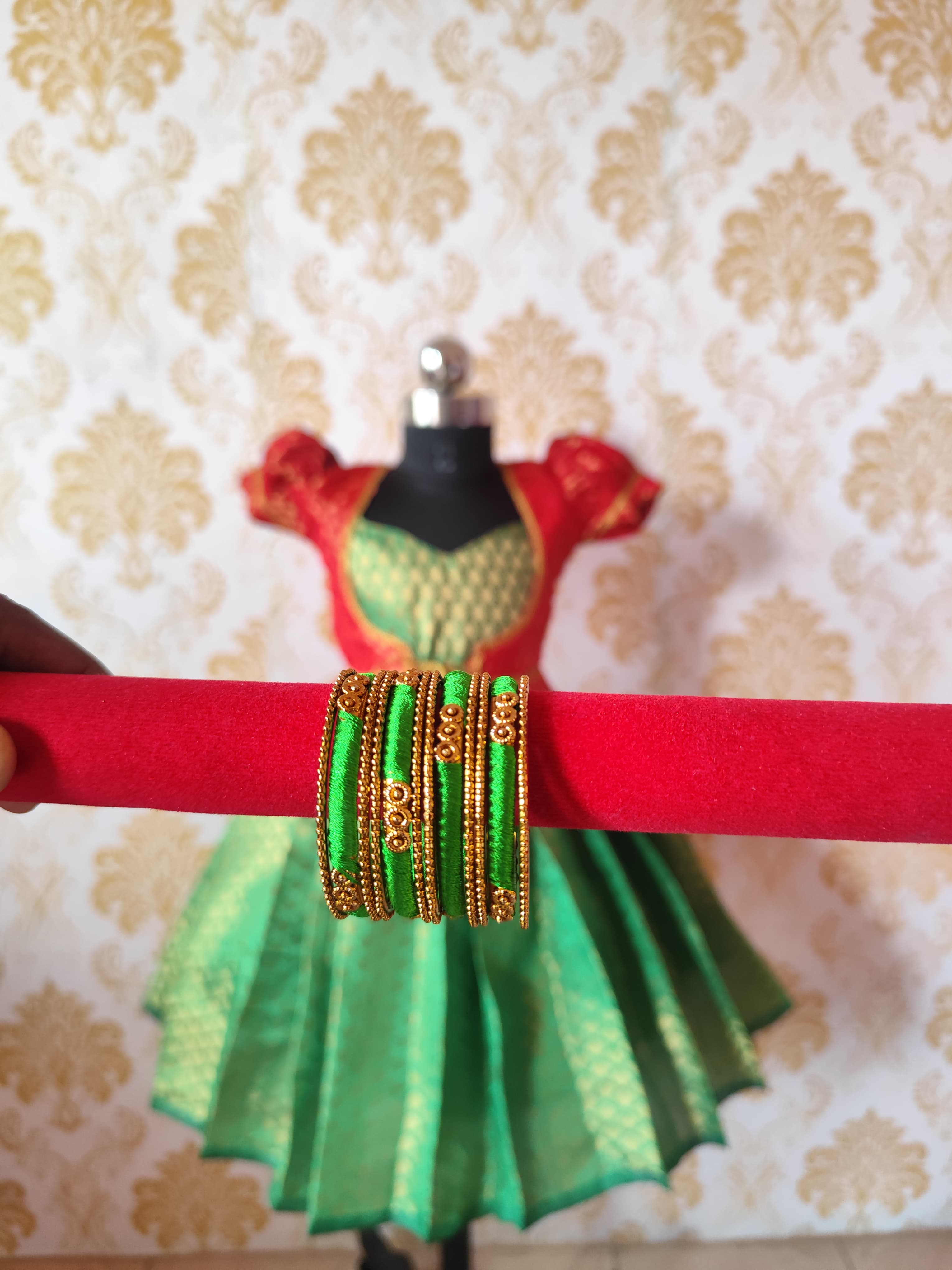BANARAS- GREEN WITH RED