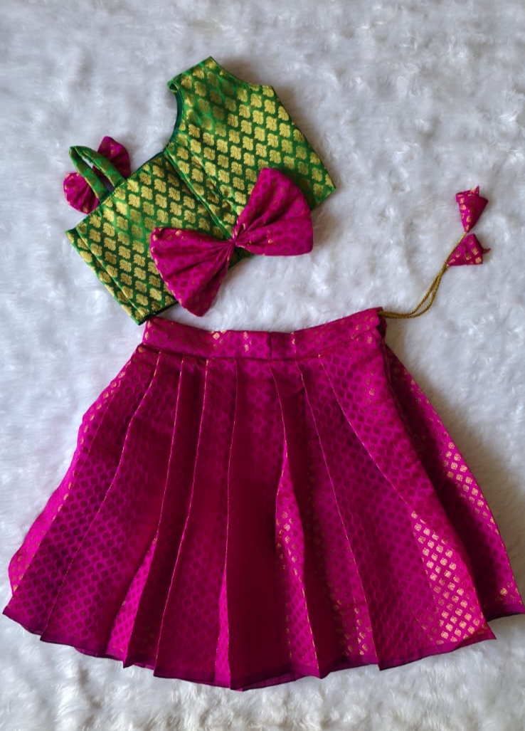 BANARAS- GREEN WITH DARK PINK