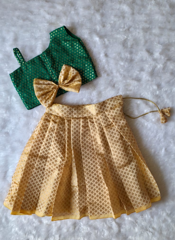 BANARAS - DARK GREEN WITH CREAM