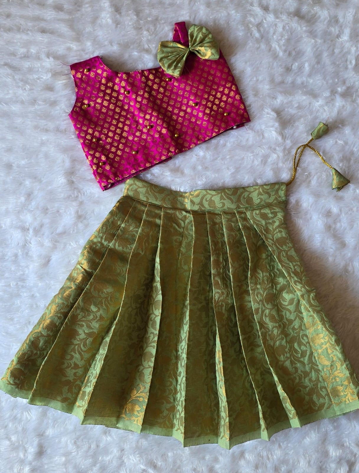 BANARAS - PINK WITH GREEN