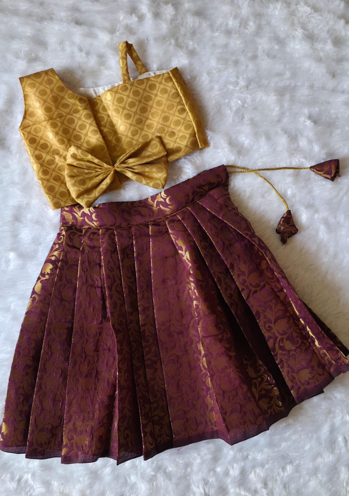 BANARAS - GOLDEN WITH MAROON
