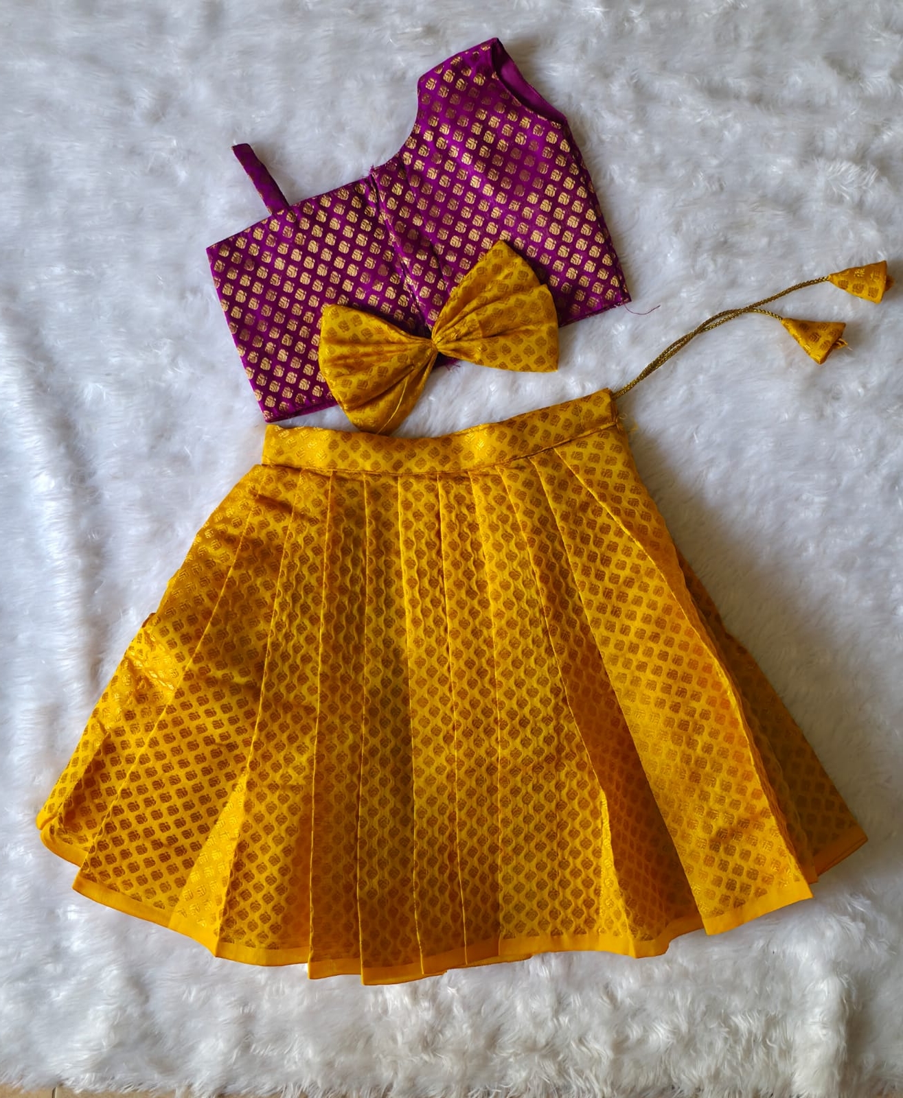 BANARAS - DARK PINK WITH YELLOW