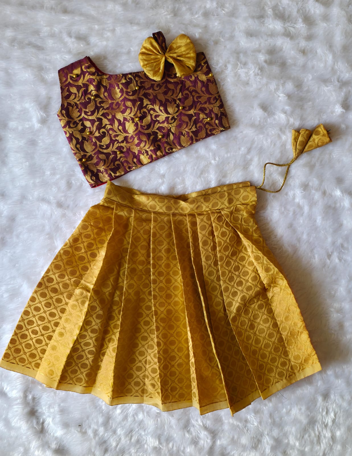 BANARAS - BROWN WITH GOLDEN