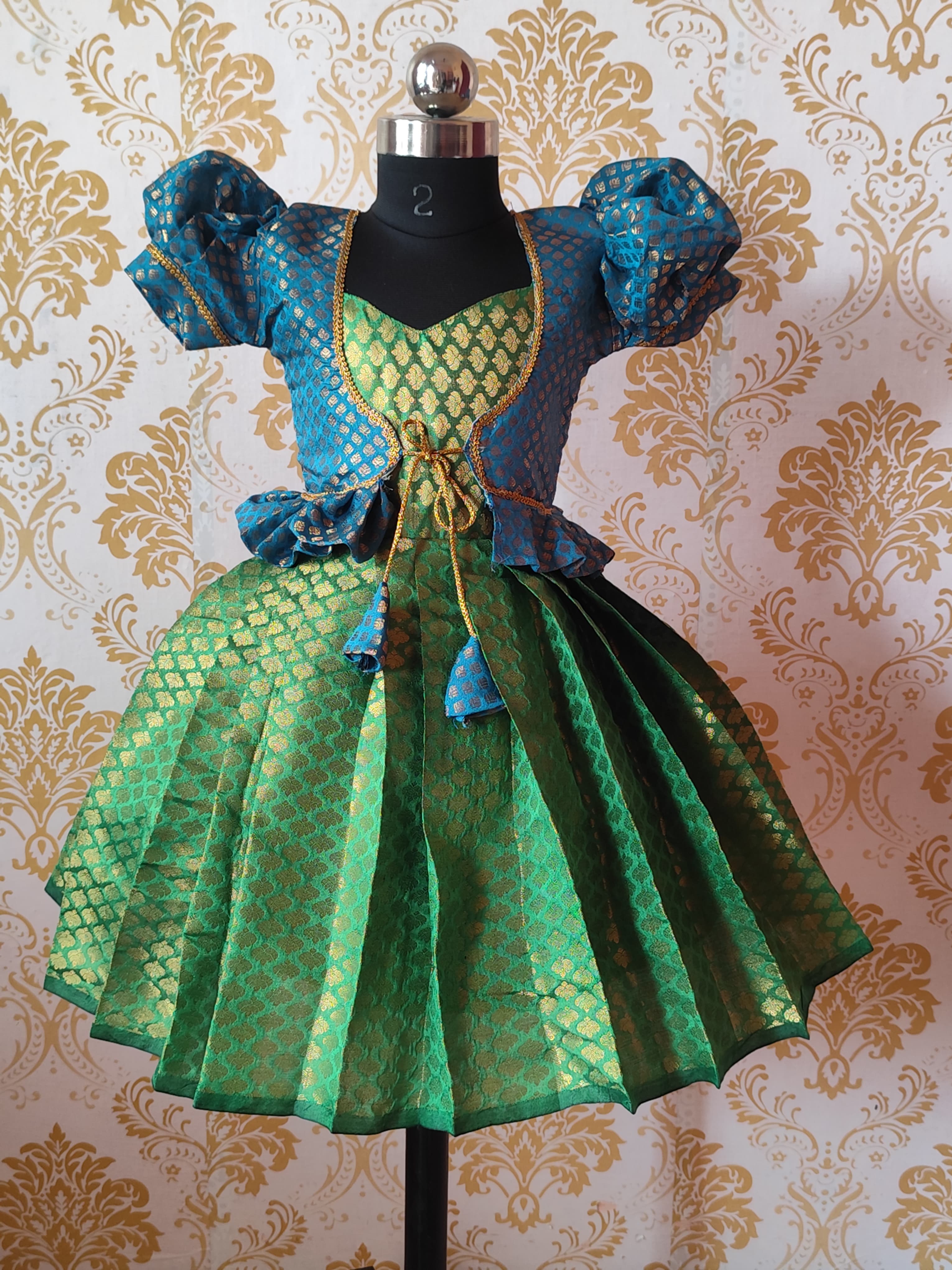 BANARAS- PEACOCK BLUE WITH GREEN