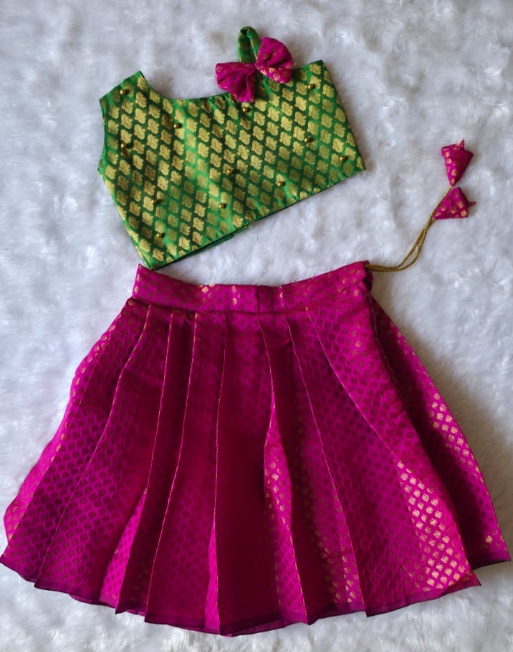 BANARAS- GREEN WITH DARK PINK