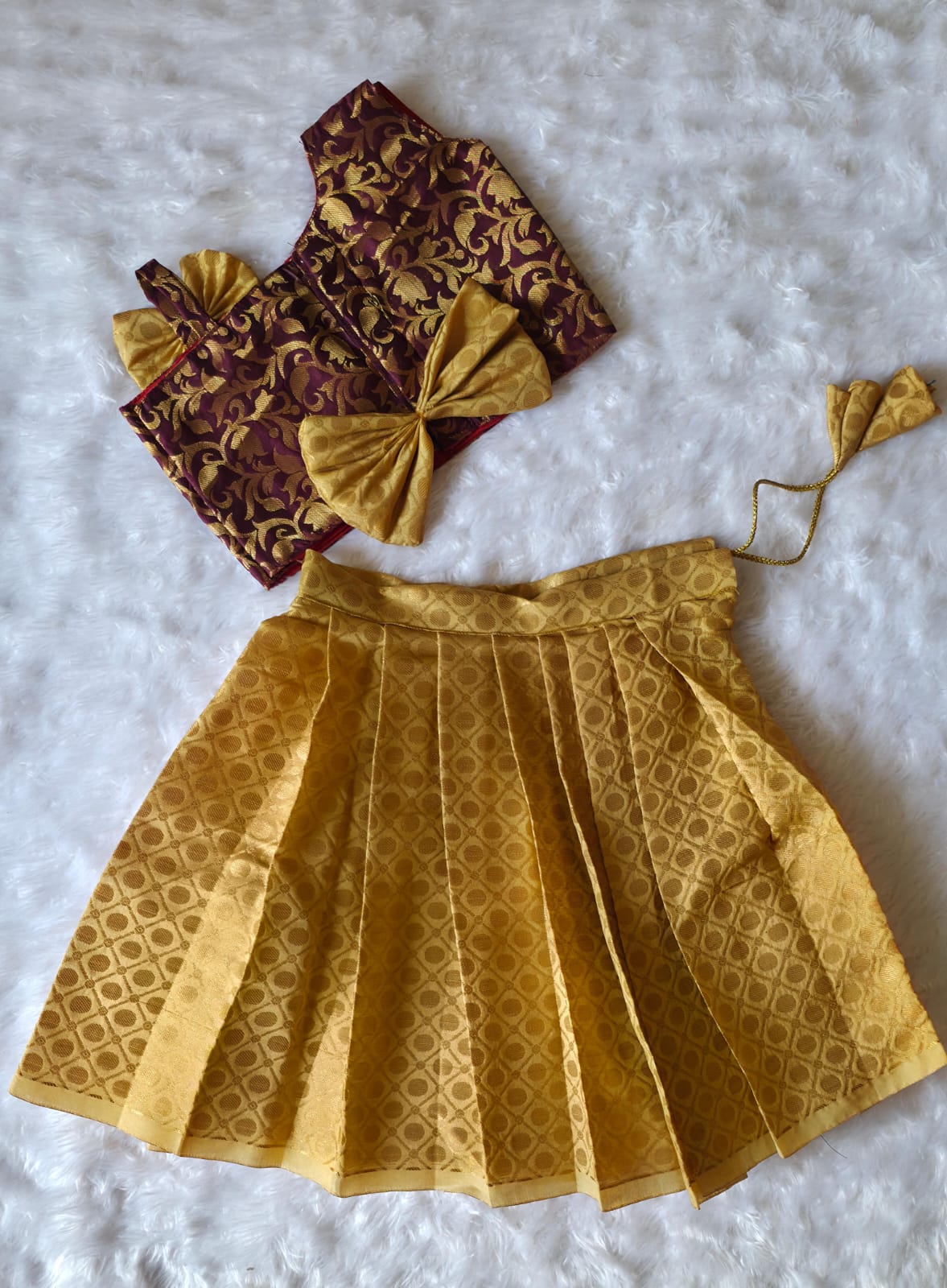 BANARAS - BROWN WITH GOLDEN