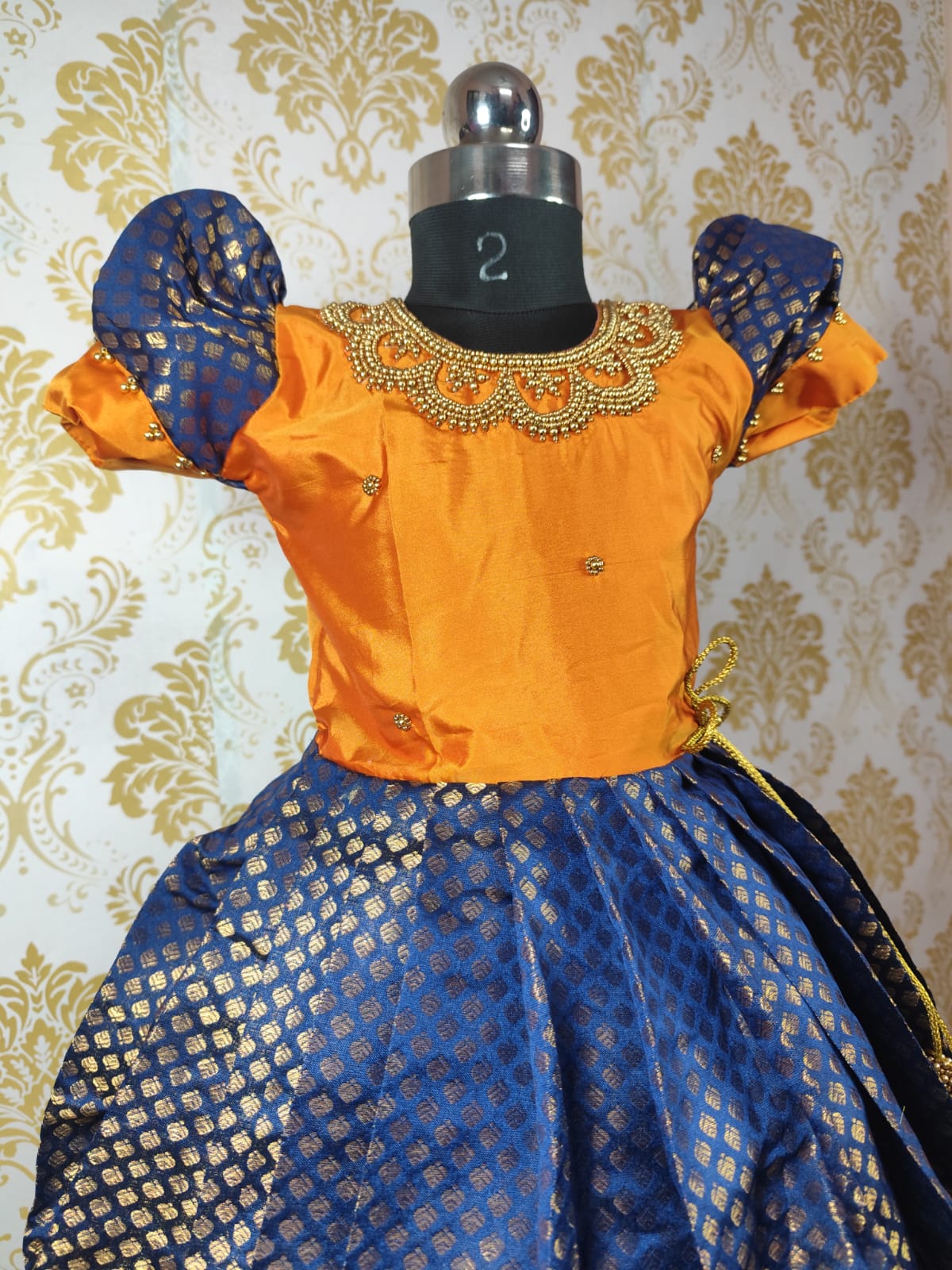 AVI-orange with blue