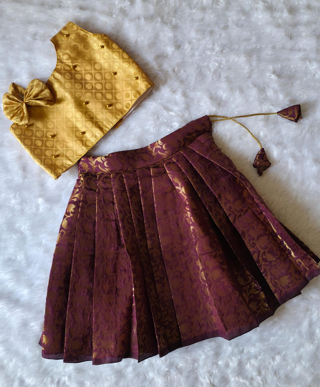 BANARAS - GOLDEN WITH MAROON