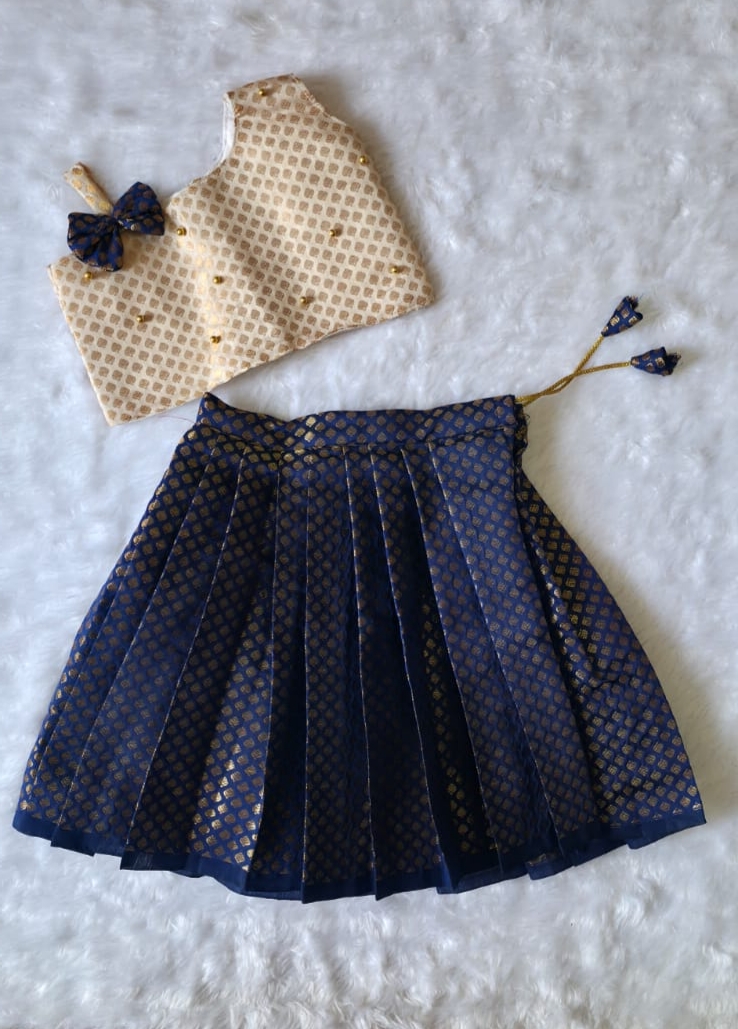BANARAS - CREAM WITH DARK BLUE