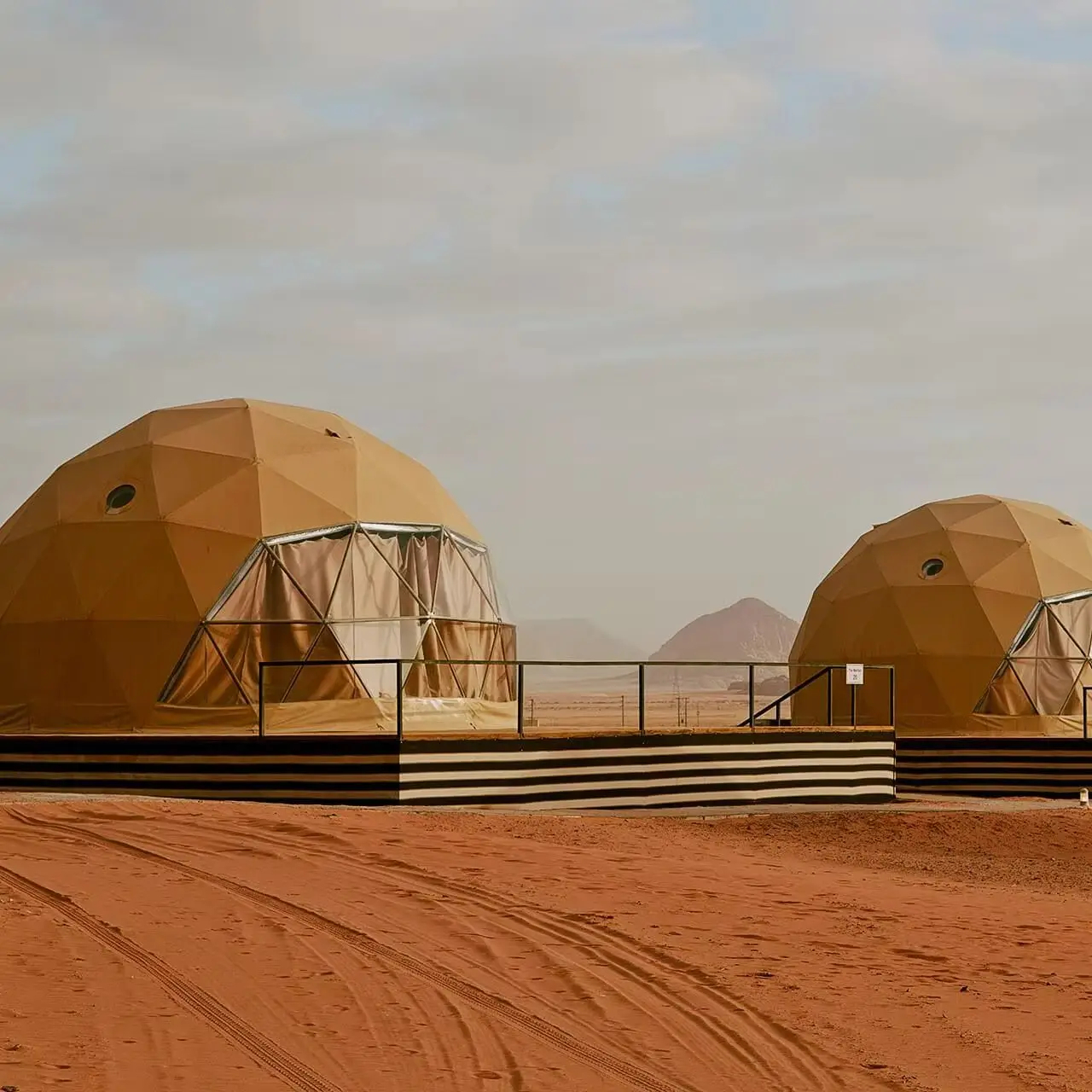 Geodesic Dome Tent Spherical Tent Hotel Resort Outdoor Luxury Glamping Dome Transparent Starry Sky Tent