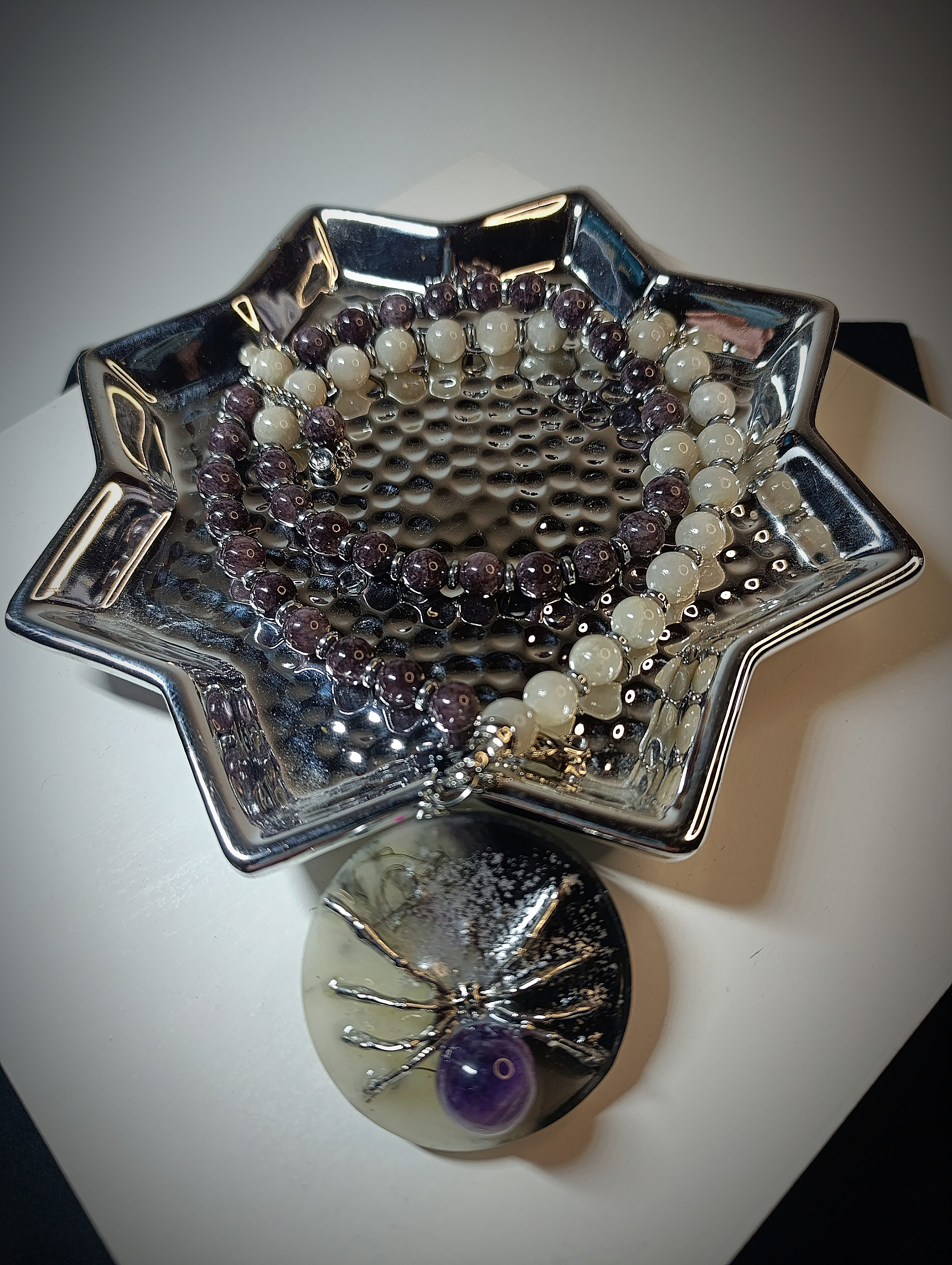 Rankų darbo kaklo papuošalas