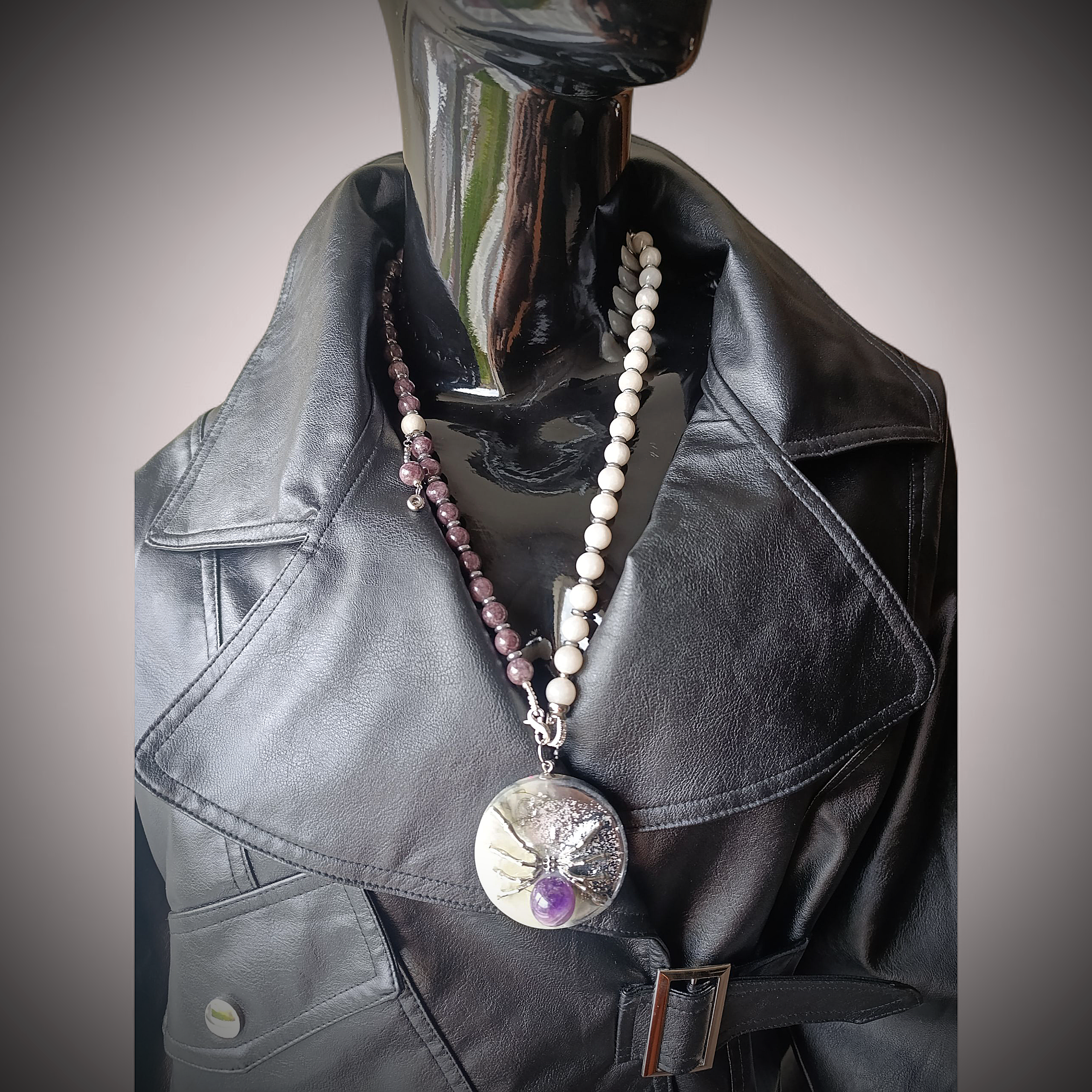 Rankų darbo kaklo papuošalas