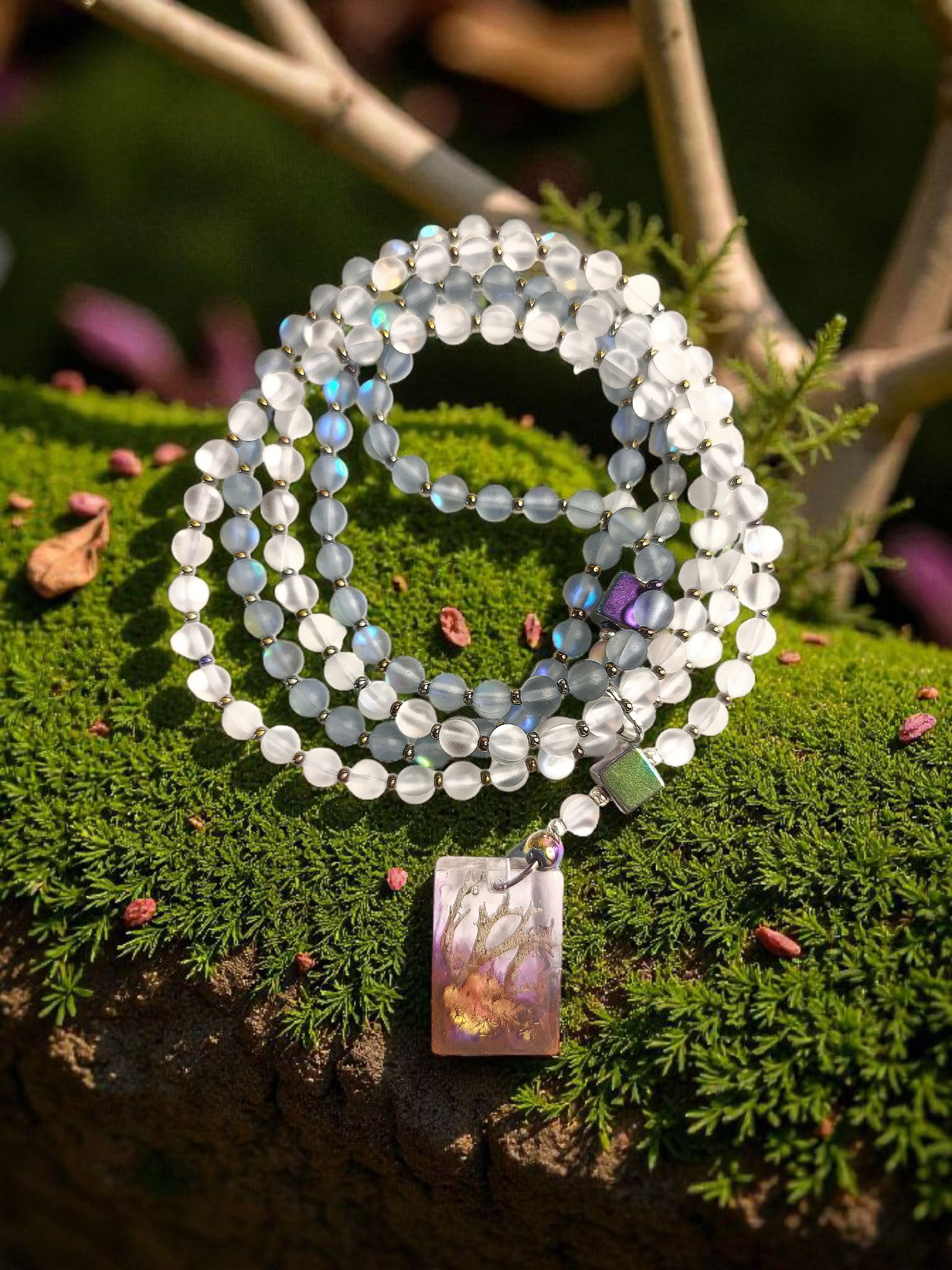 Rankų darbo kaklo papuošalas su pakabuku