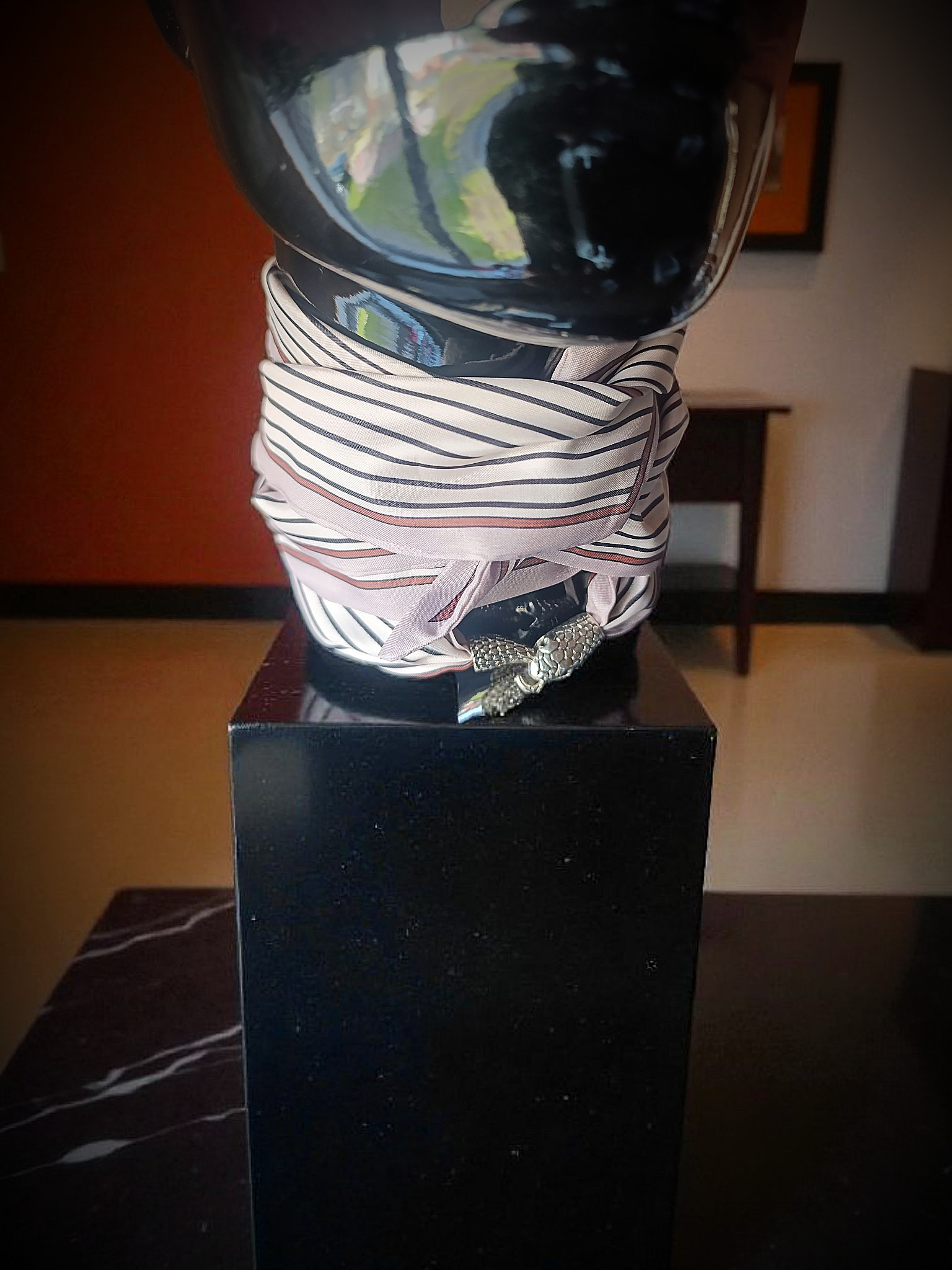 Dryžuotas satininis aksesuaras