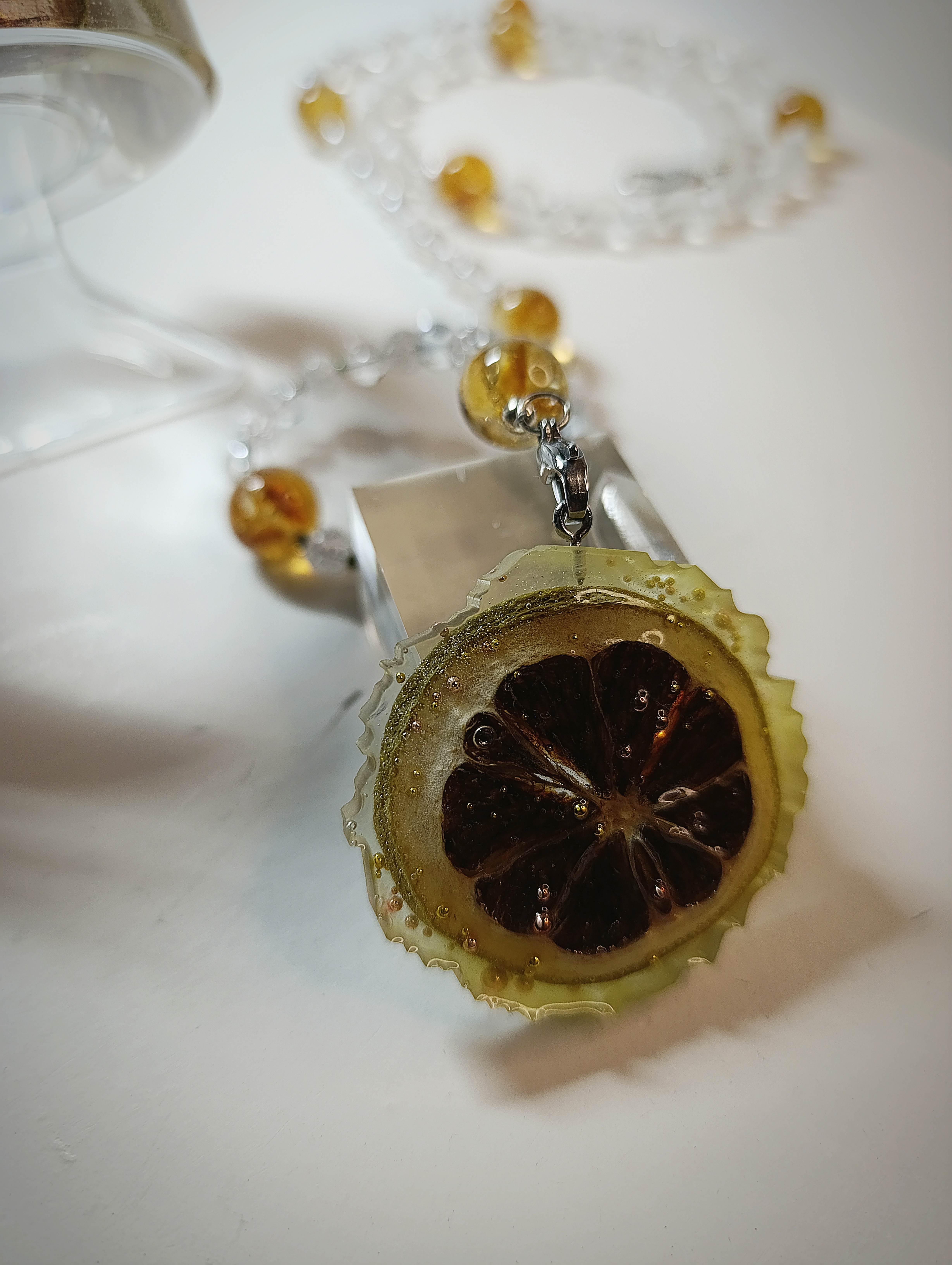 Papuošalų rinkinys su džiovintom citrinom