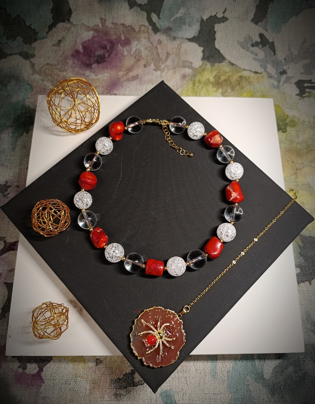  Masyvus rankų darbo vėrinys