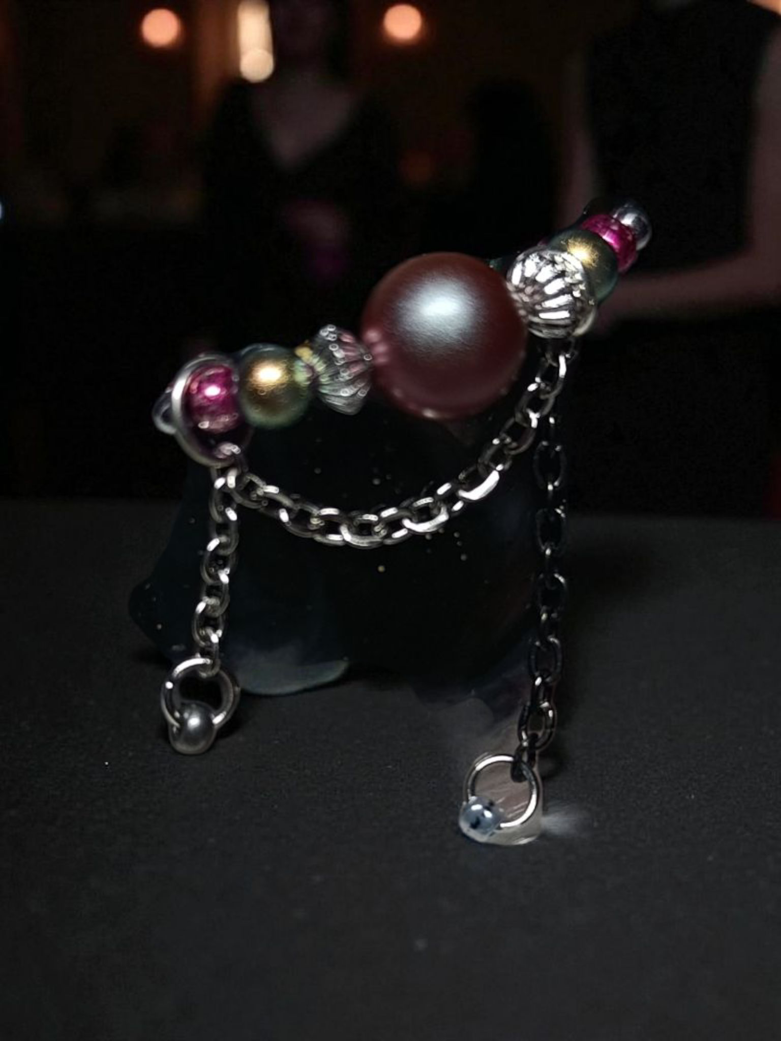 Rankų darbo apyrankė su perliuku