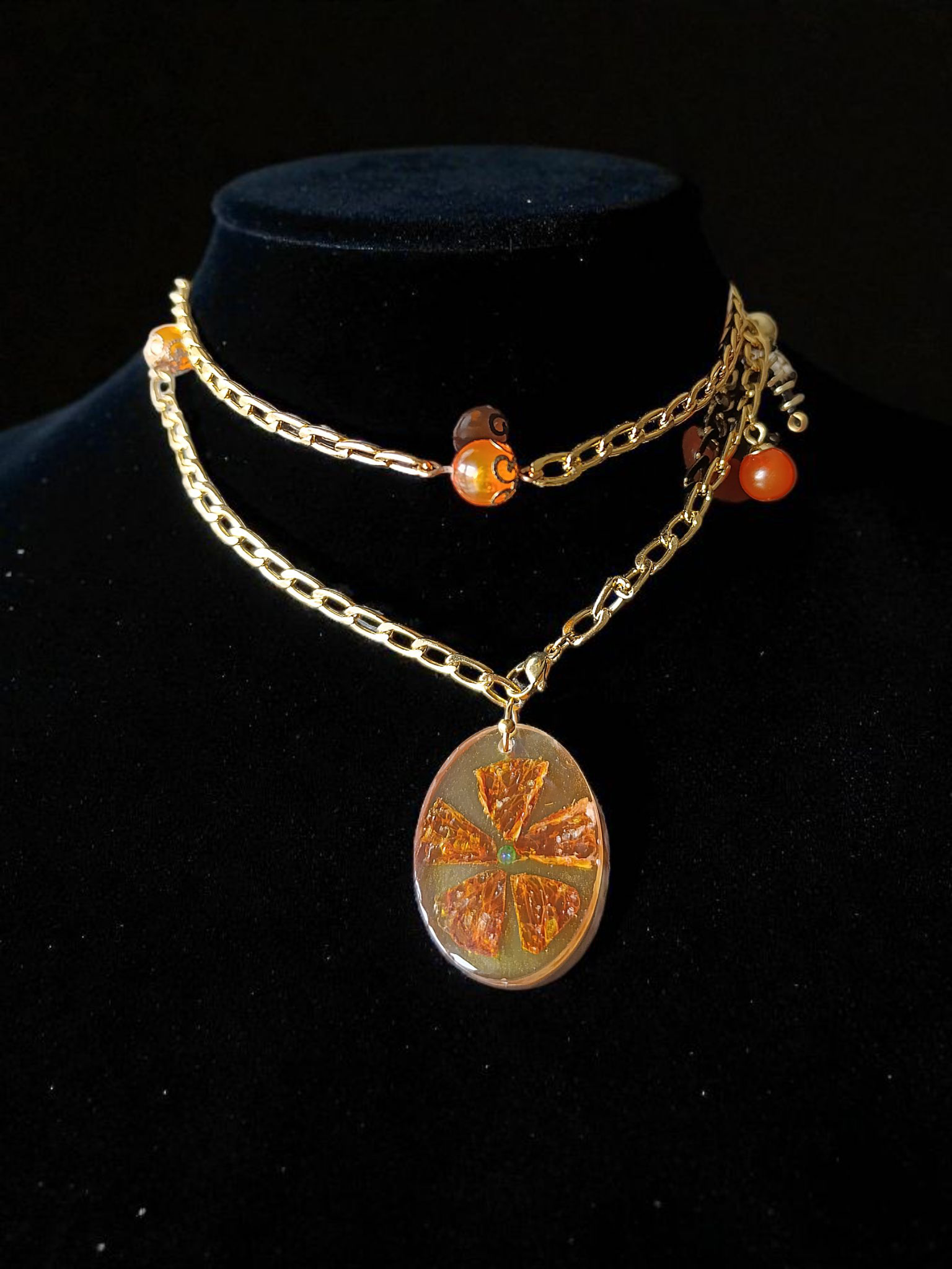 Papuošalų komplektas su džiovintais apelsinais