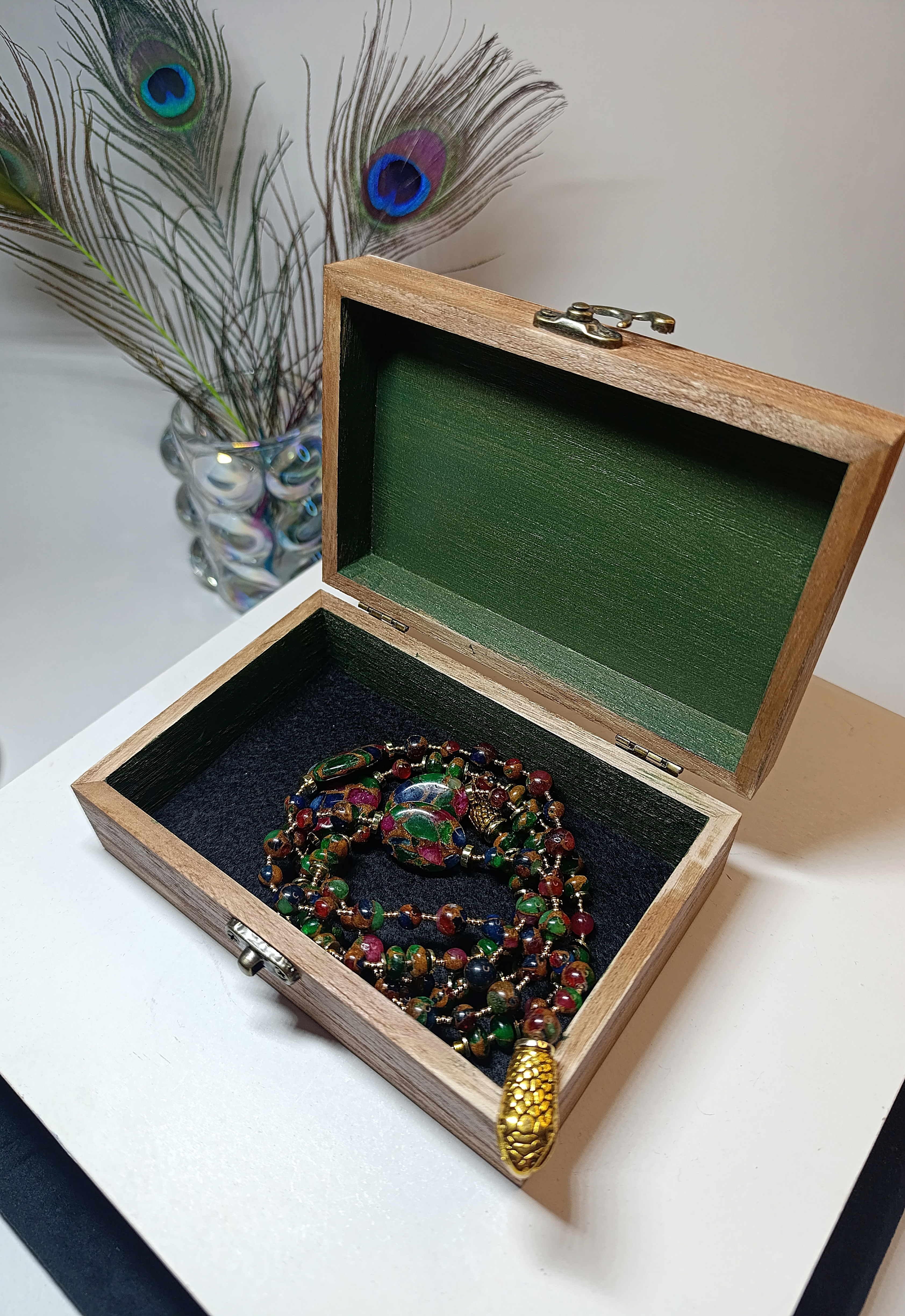 Rankų darbo dviejų dalių vėrinys