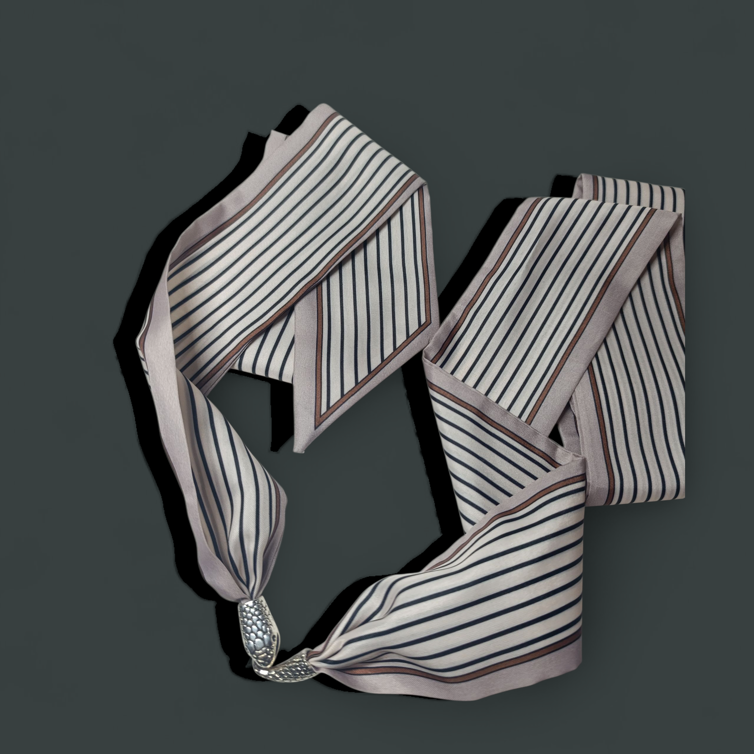 Dryžuotas satininis aksesuaras