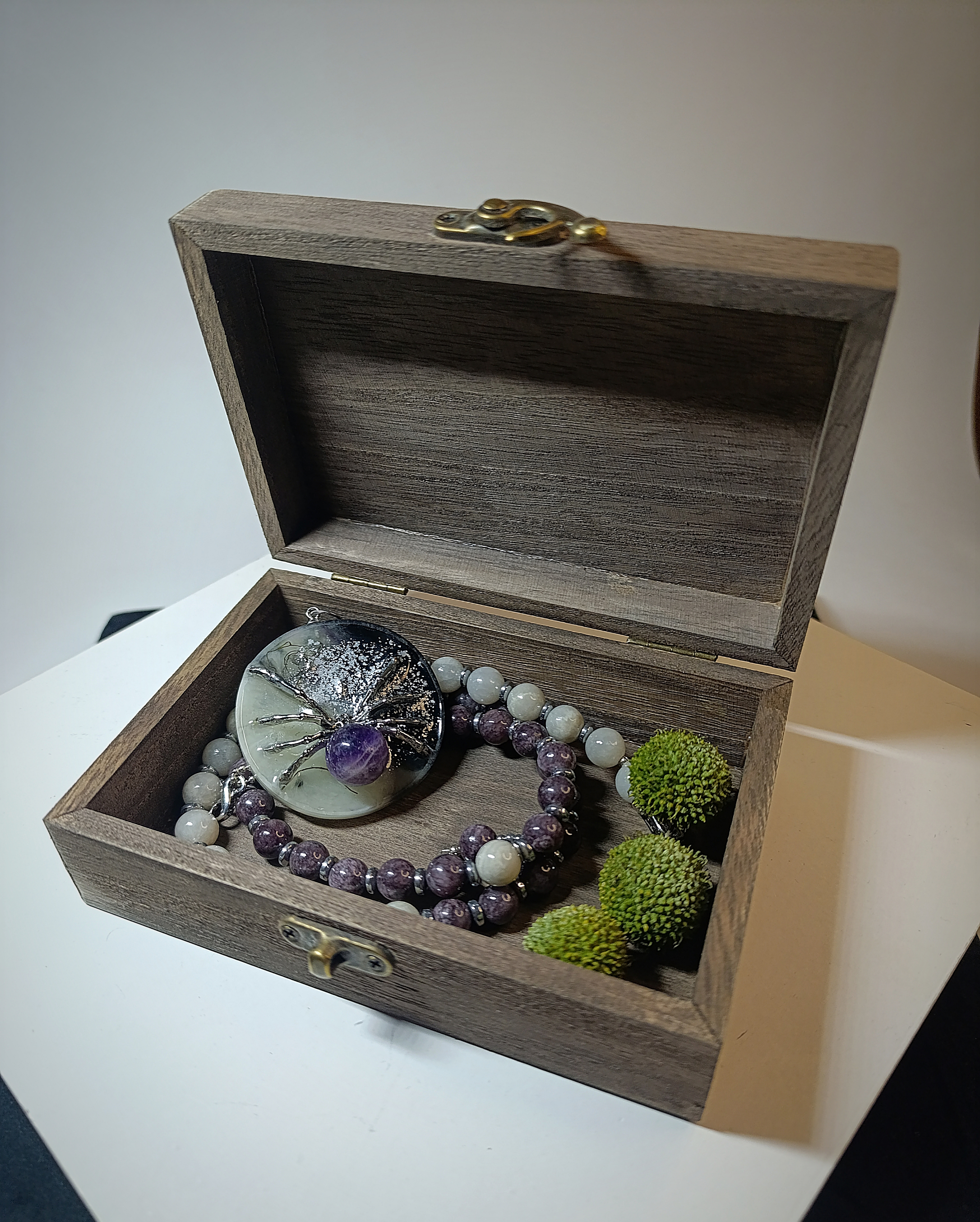 Rankų darbo kaklo papuošalas