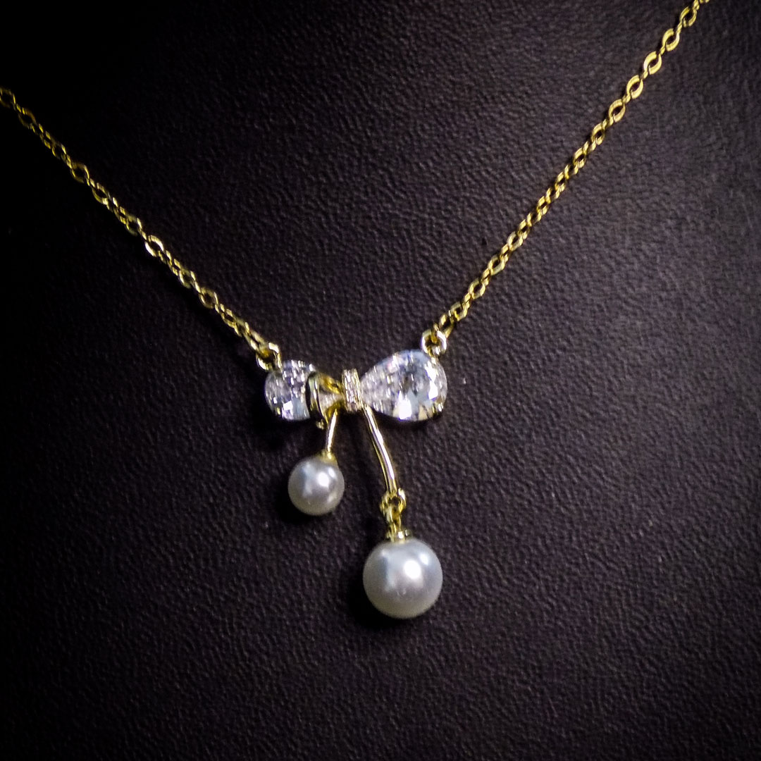Elegant Gold Bow Pendant Necklace