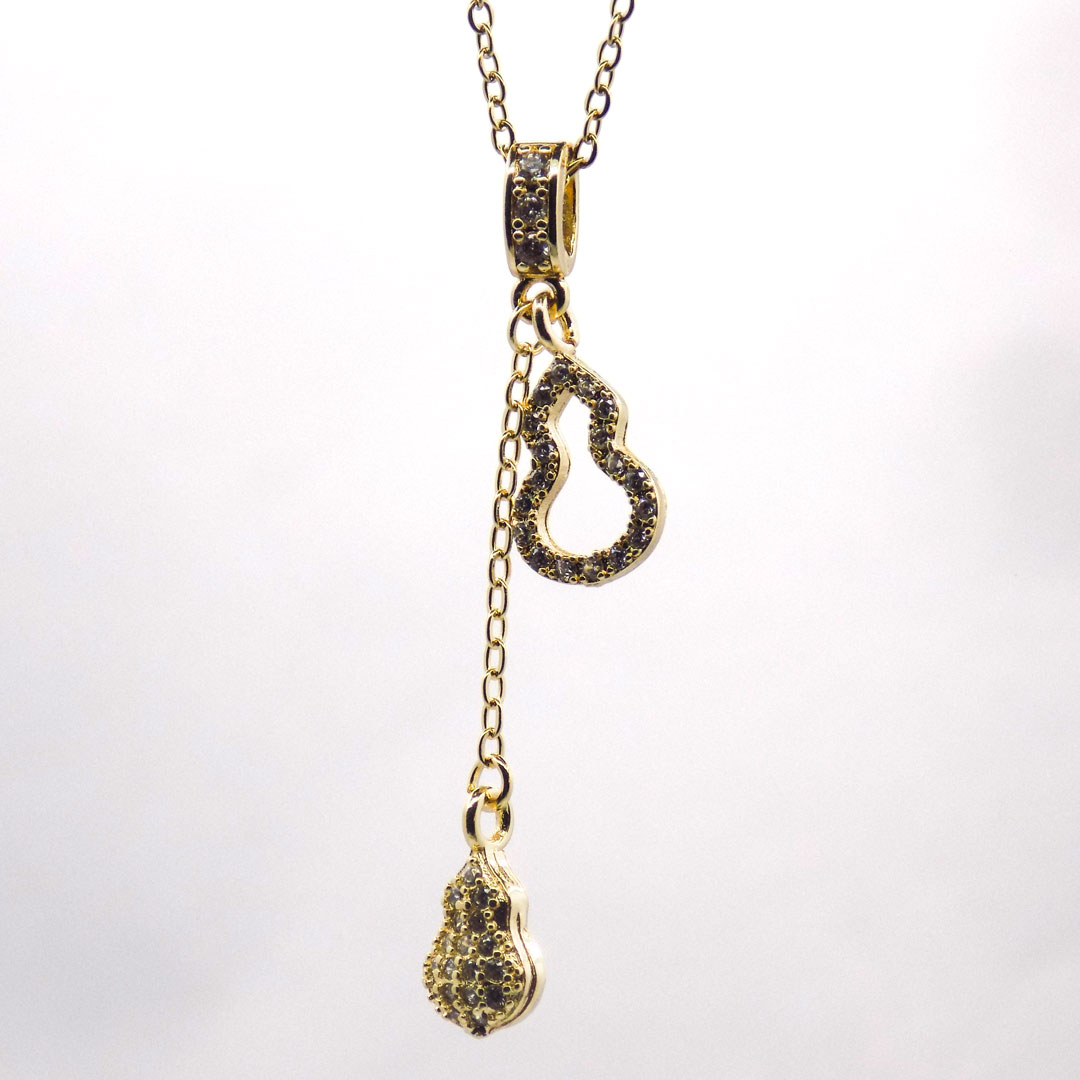 Elegant Gold Pendant Necklace