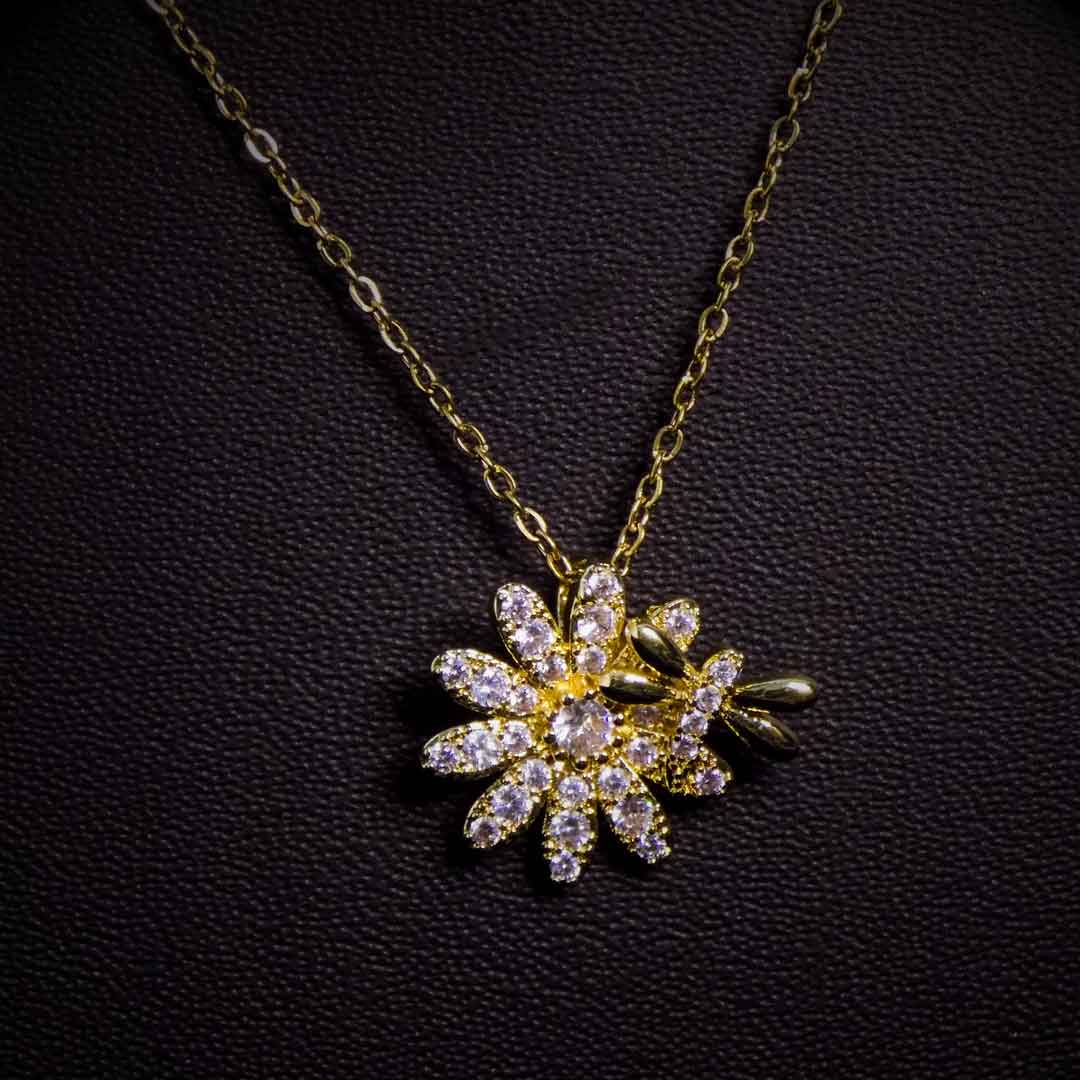 Daisy & Bee Gold Pendant Necklace