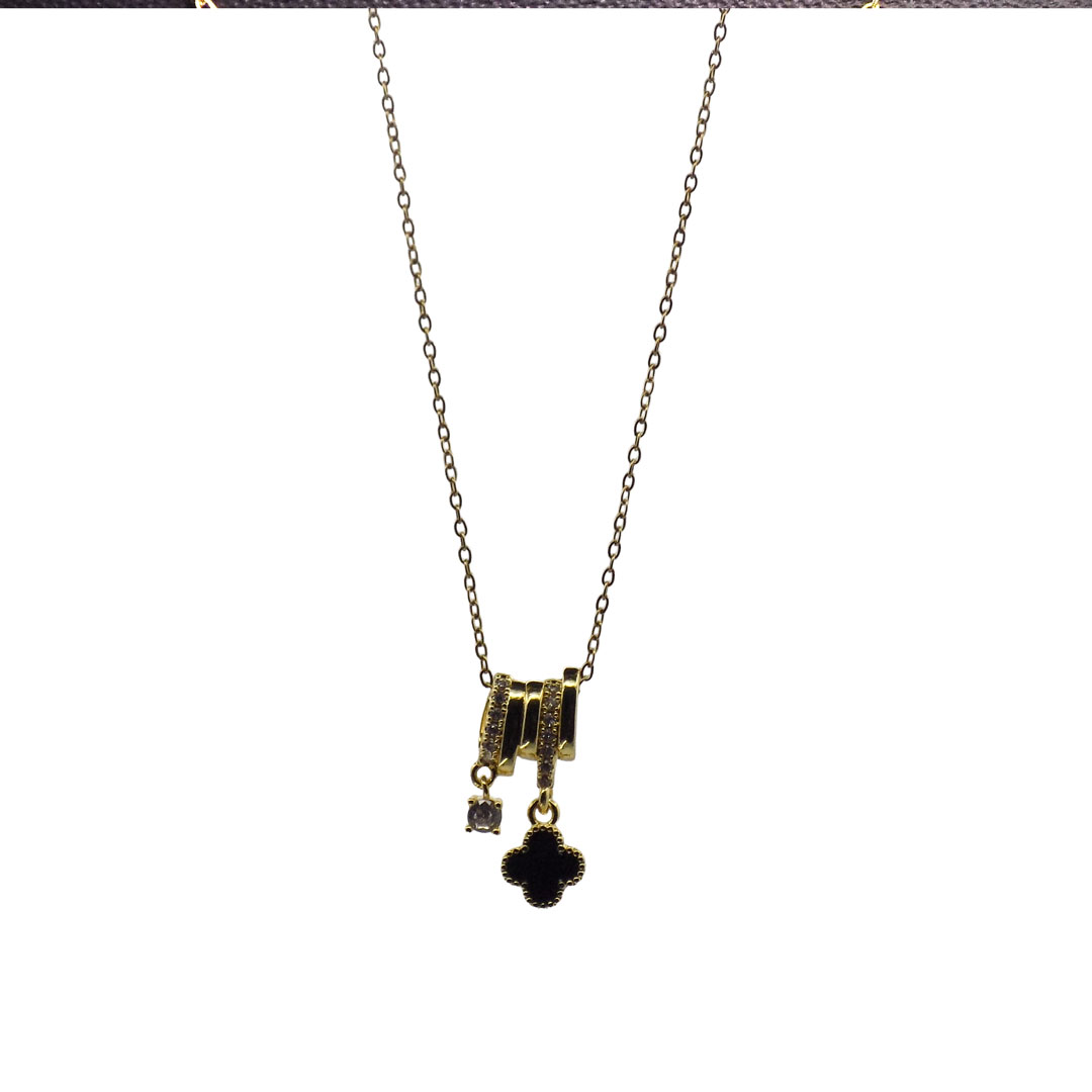 Elegant Gold Pendant Necklace