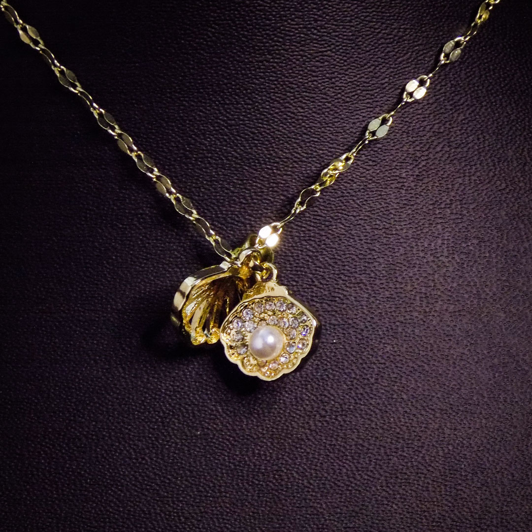 Gold Pearl Pendant Necklace