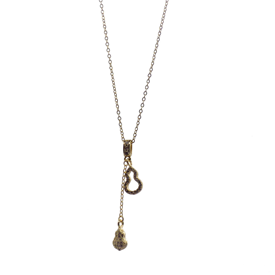 Elegant Gold Pendant Necklace