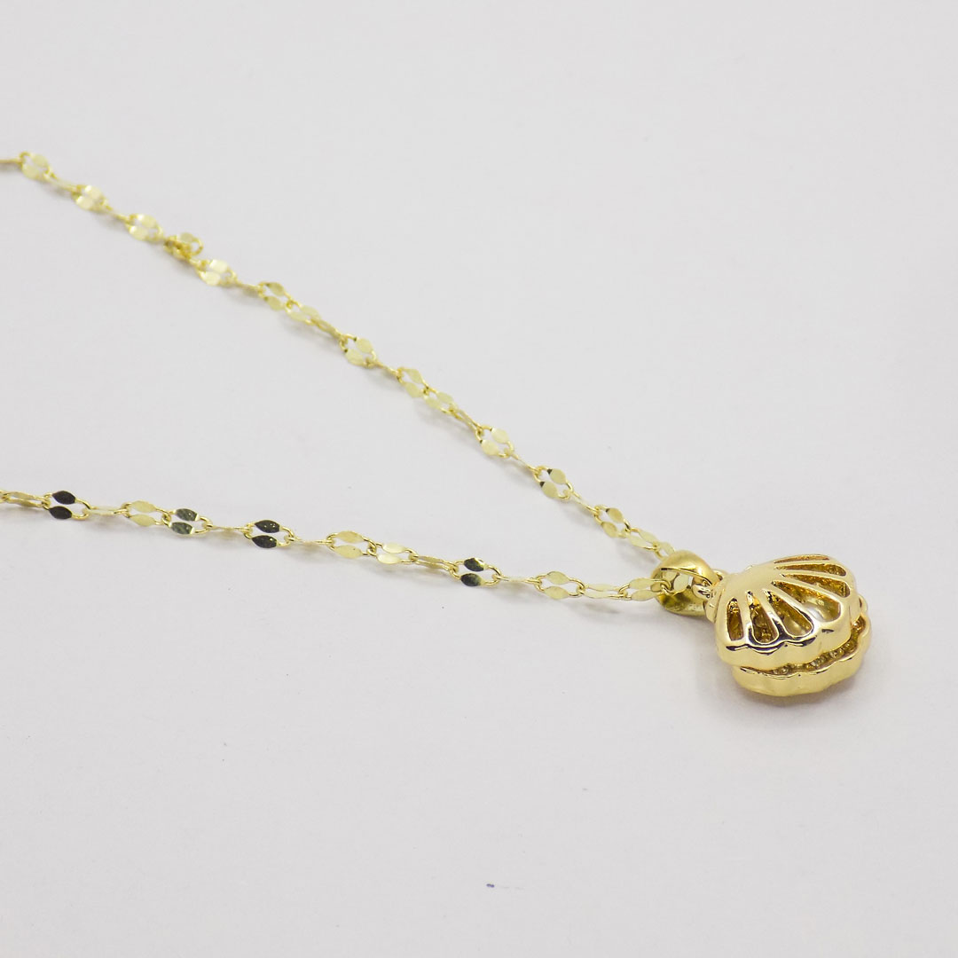 Gold Pearl Pendant Necklace
