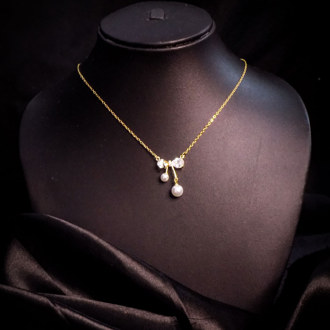 Elegant Gold Bow Pendant Necklace