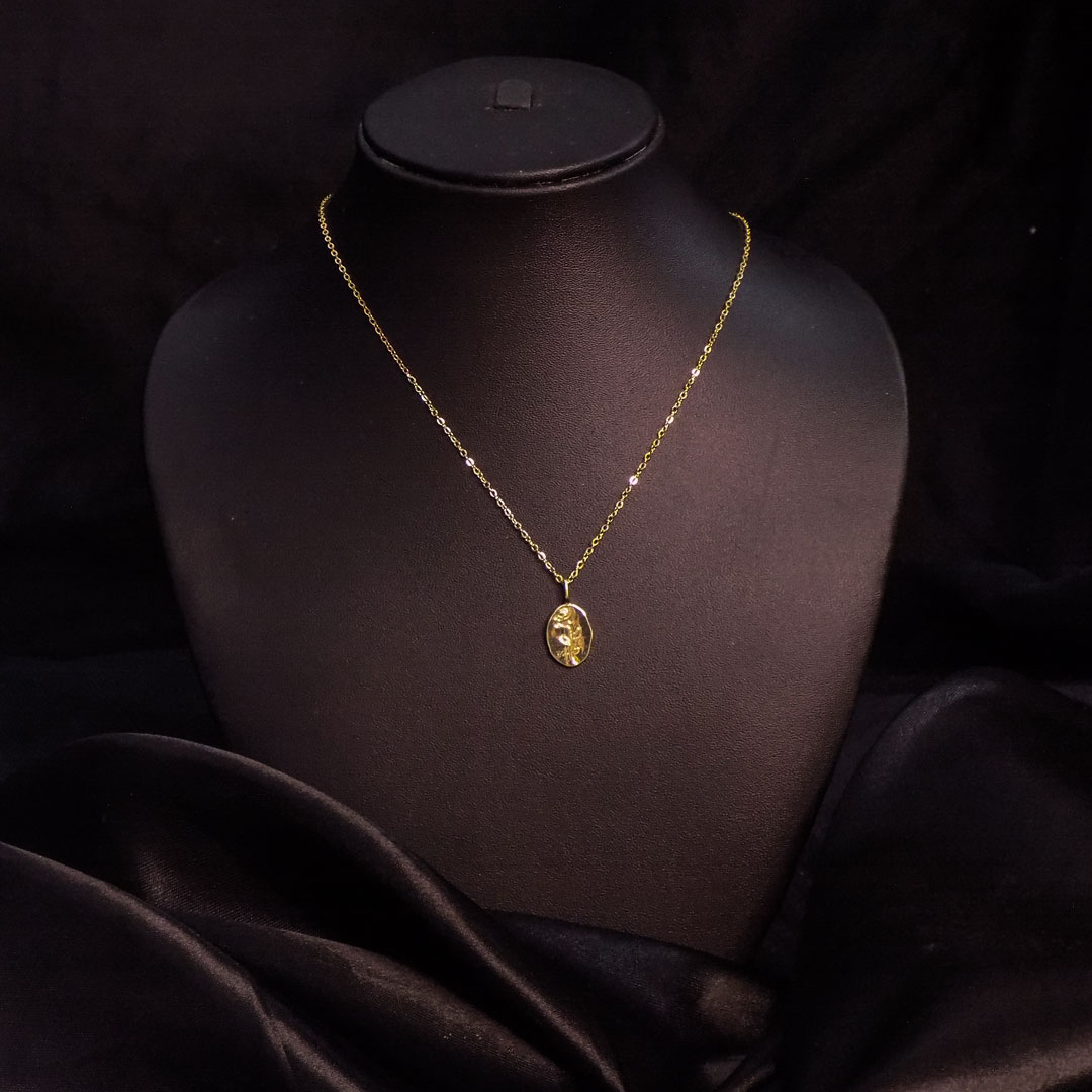 Gold rose pendant necklace