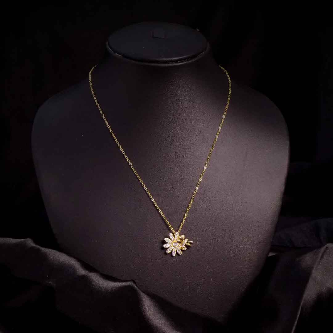 Daisy & Bee Gold Pendant Necklace