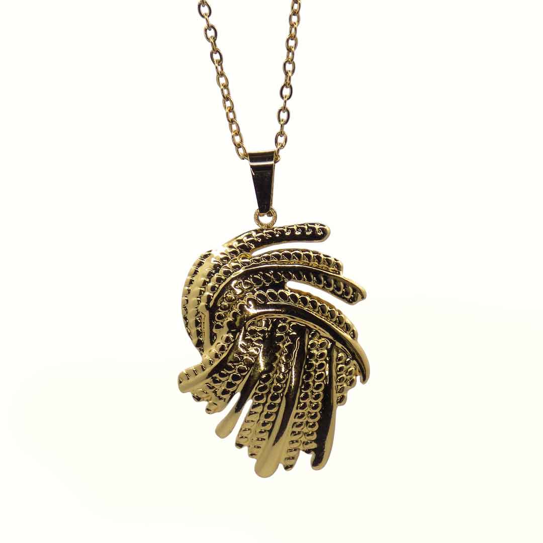 Elegant Gold Pendant Necklace