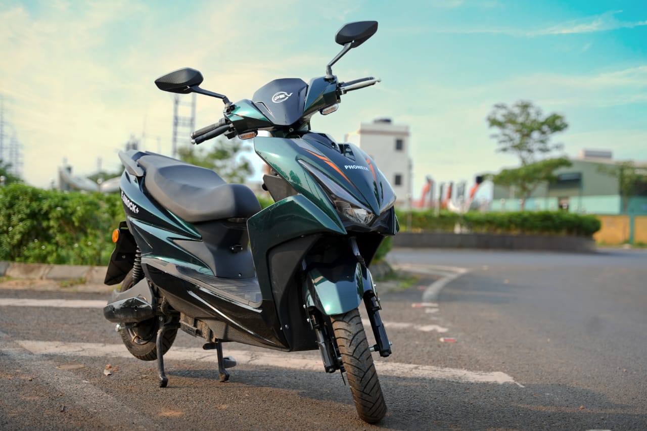 AMOCK PLUS Electric Scooter: A Smart Urban Ride